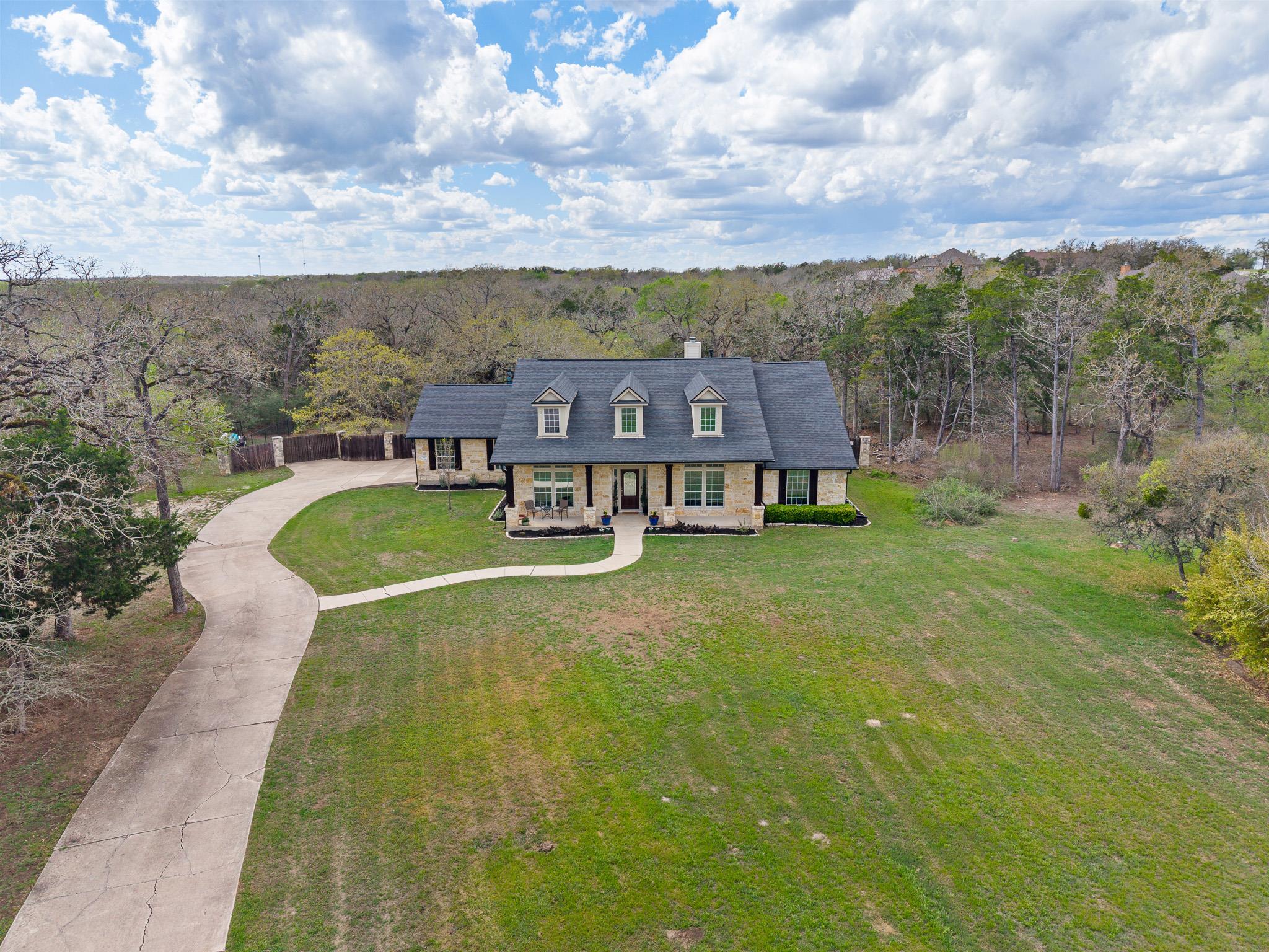 142 Carriage Ct, Bastrop, TX 78602