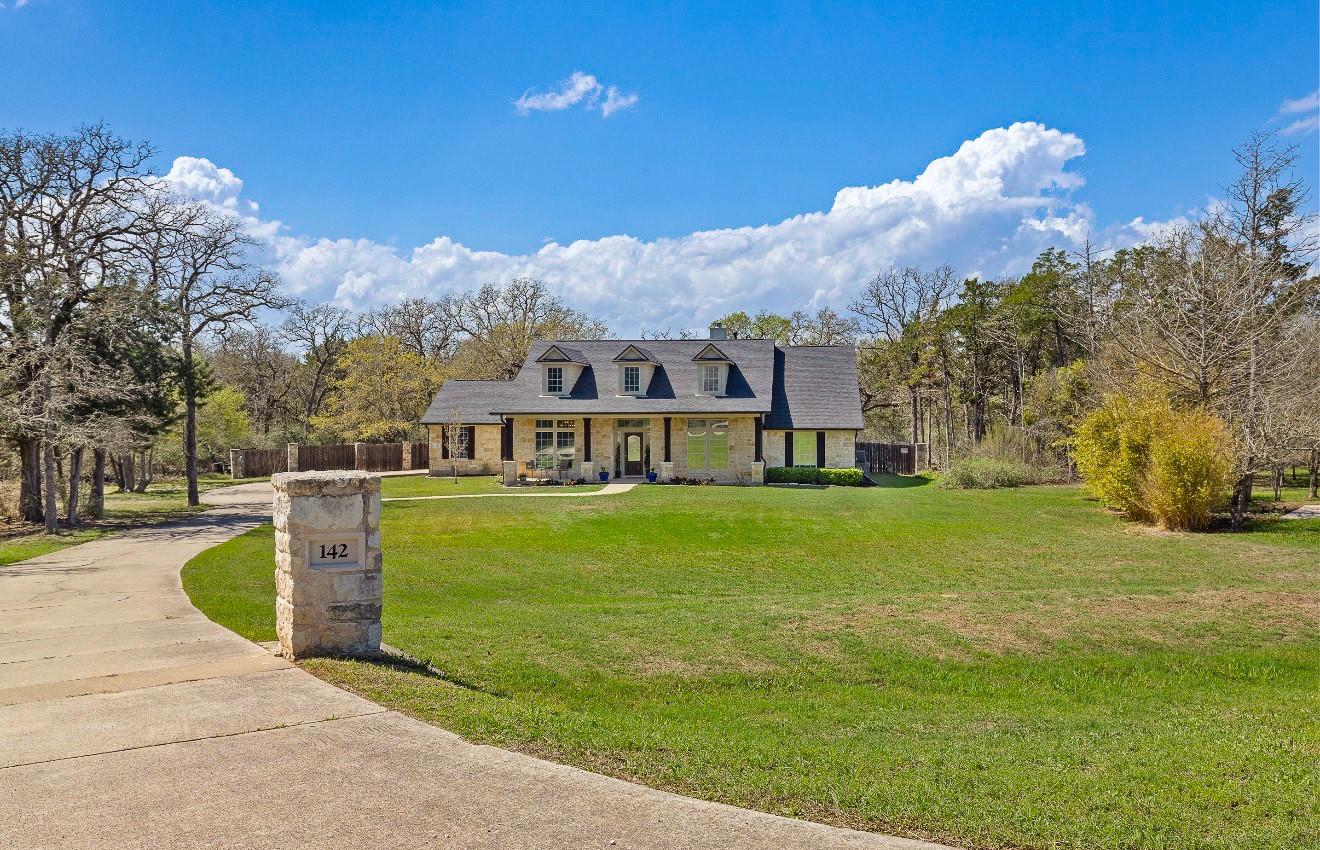 142 Carriage Ct, Bastrop, TX 78602