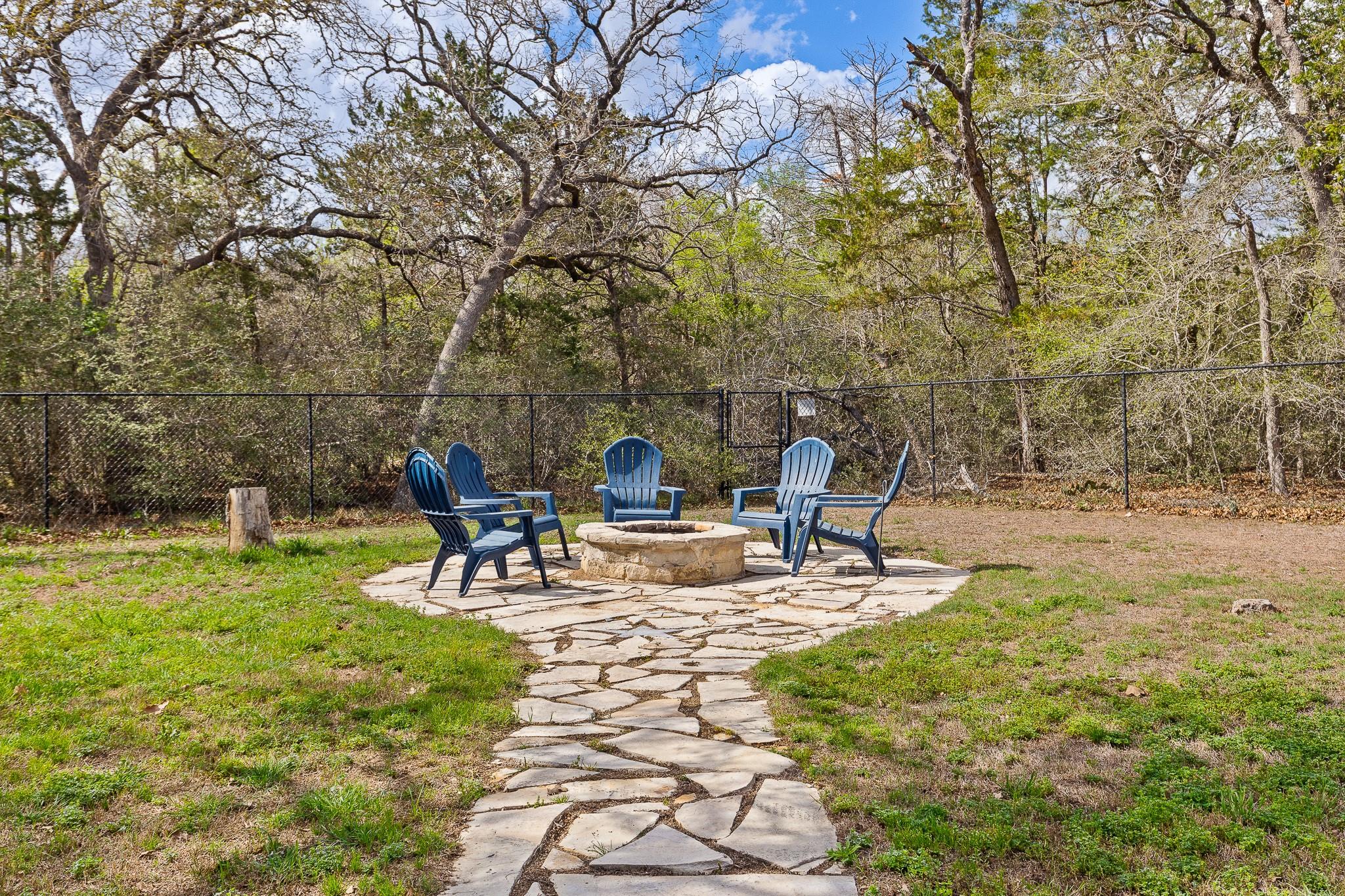 142 Carriage Ct, Bastrop, TX 78602
