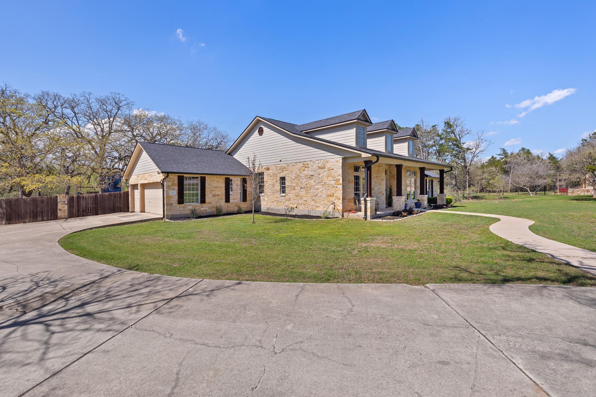 142 Carriage Ct, Bastrop, TX 78602