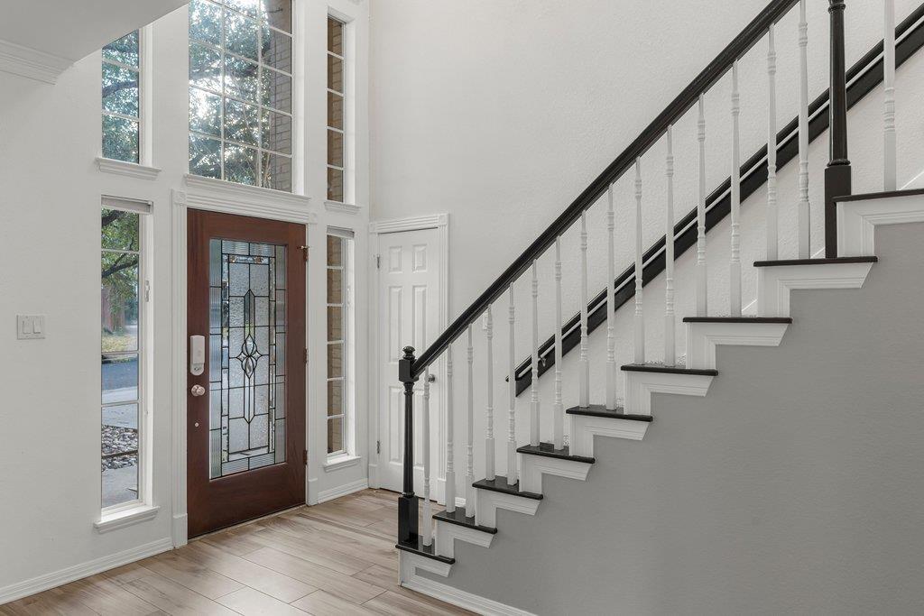 1406 Dapplegrey Ln, Austin, TX 78727