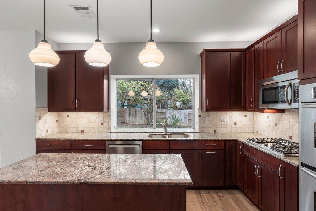 1406 Dapplegrey Ln, Austin, TX 78727