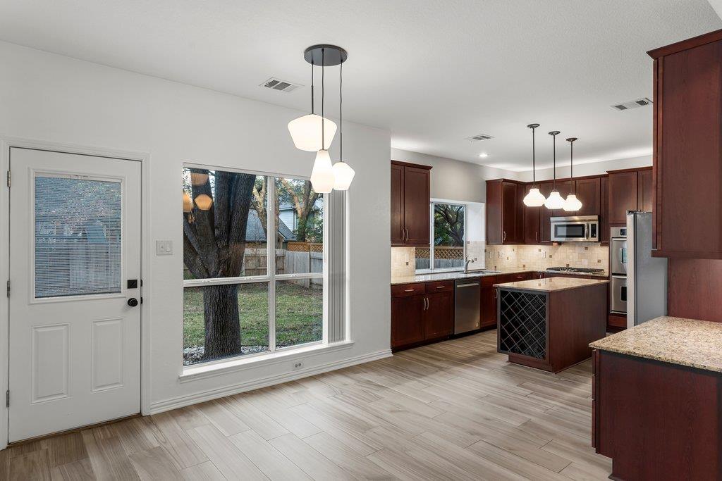 1406 Dapplegrey Ln, Austin, TX 78727