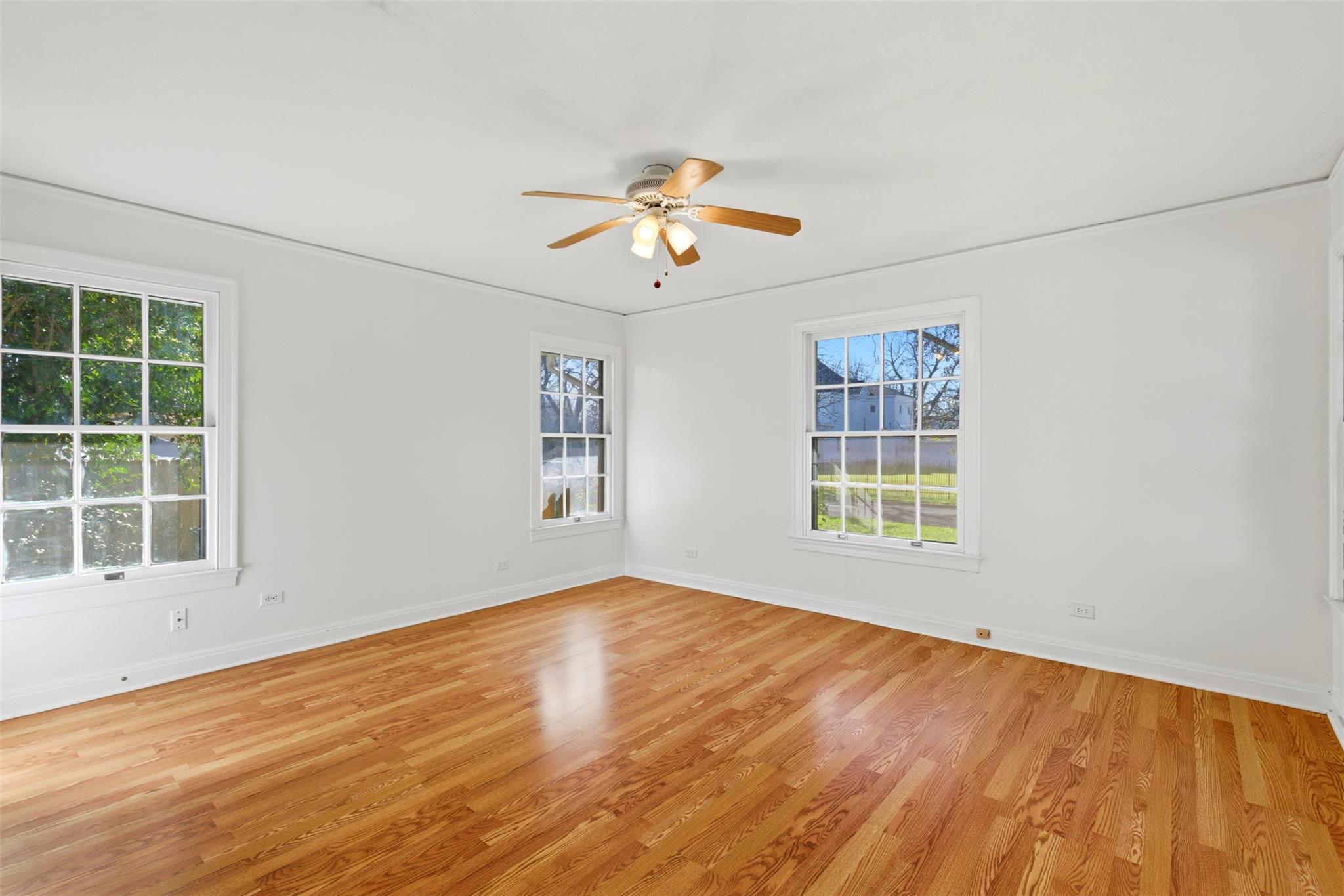 1506 Grace St, Taylor, TX 76574