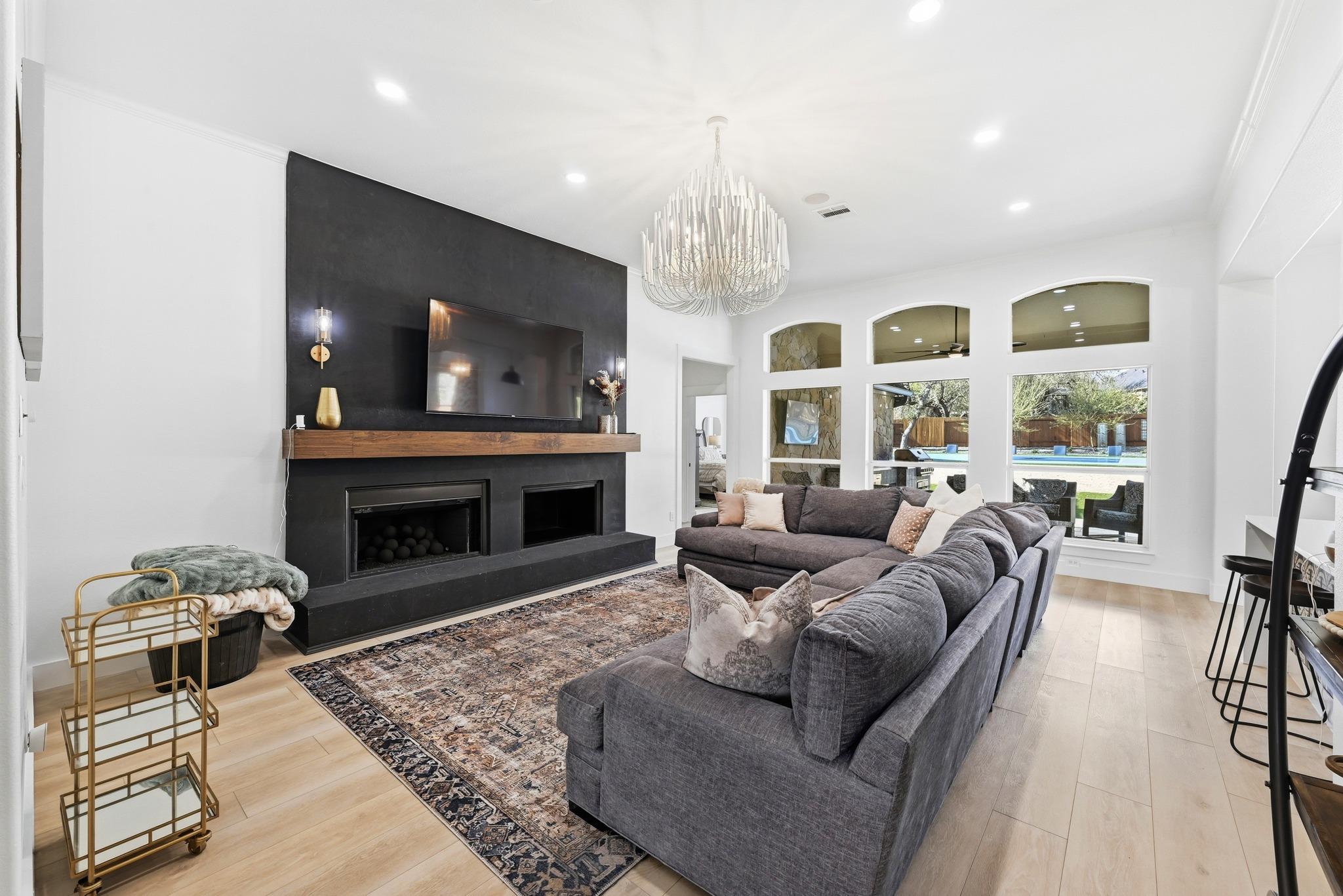 131 Eaton Ln, Austin, TX 78737