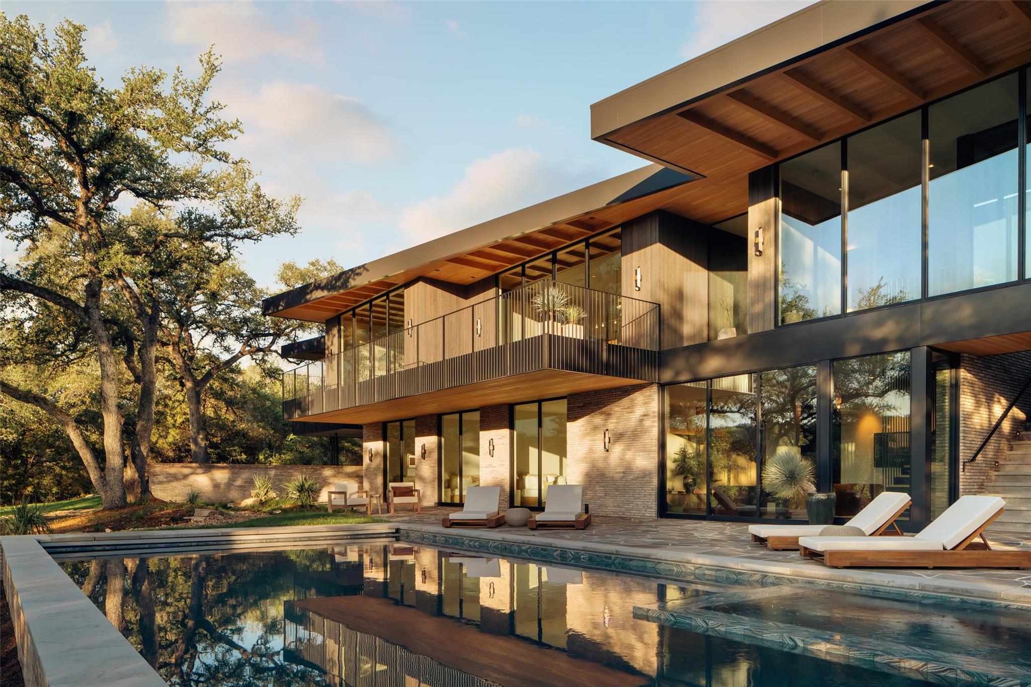 7001 Oak Shores Dr, Austin, TX 78730