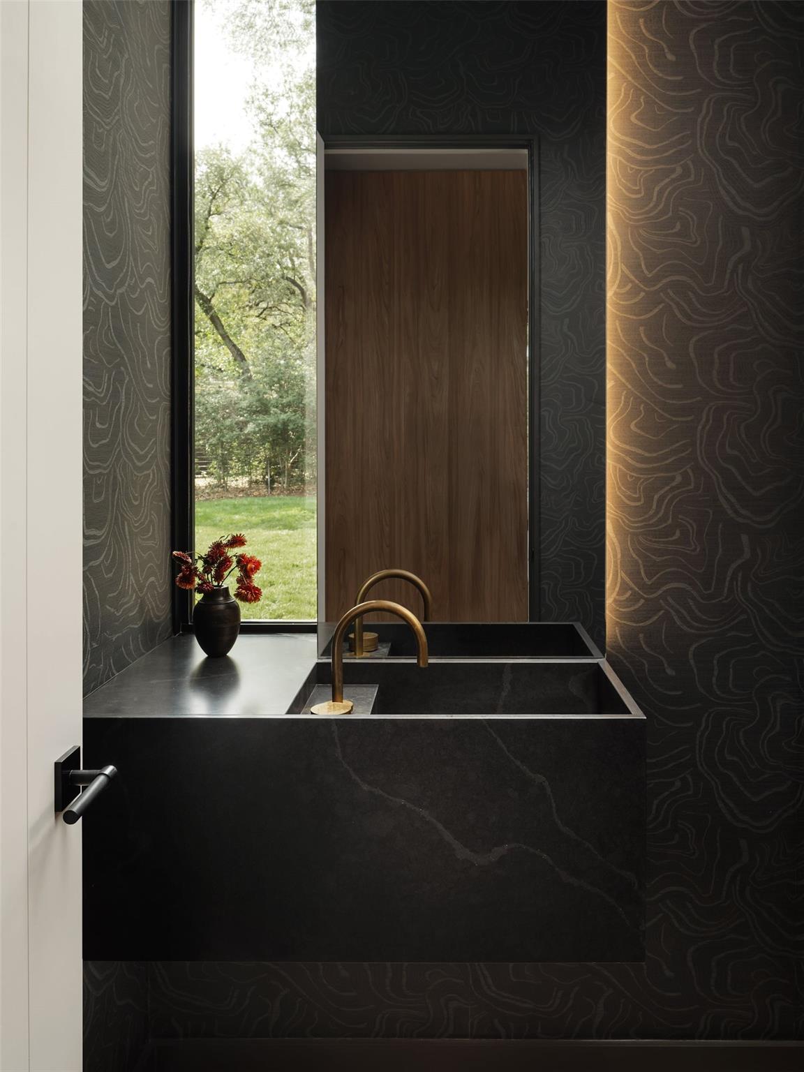 7001 Oak Shores Dr, Austin, TX 78730