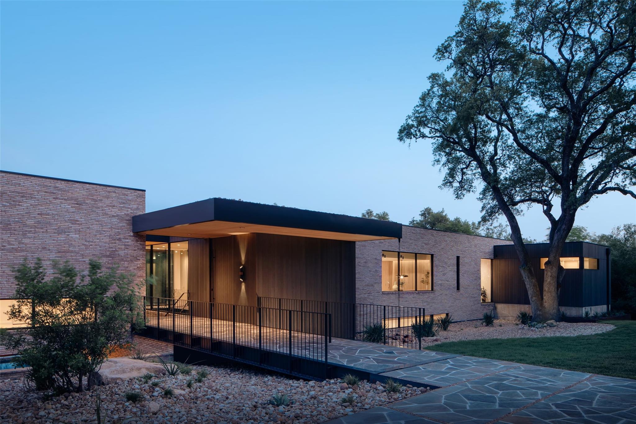 7001 Oak Shores Dr, Austin, TX 78730