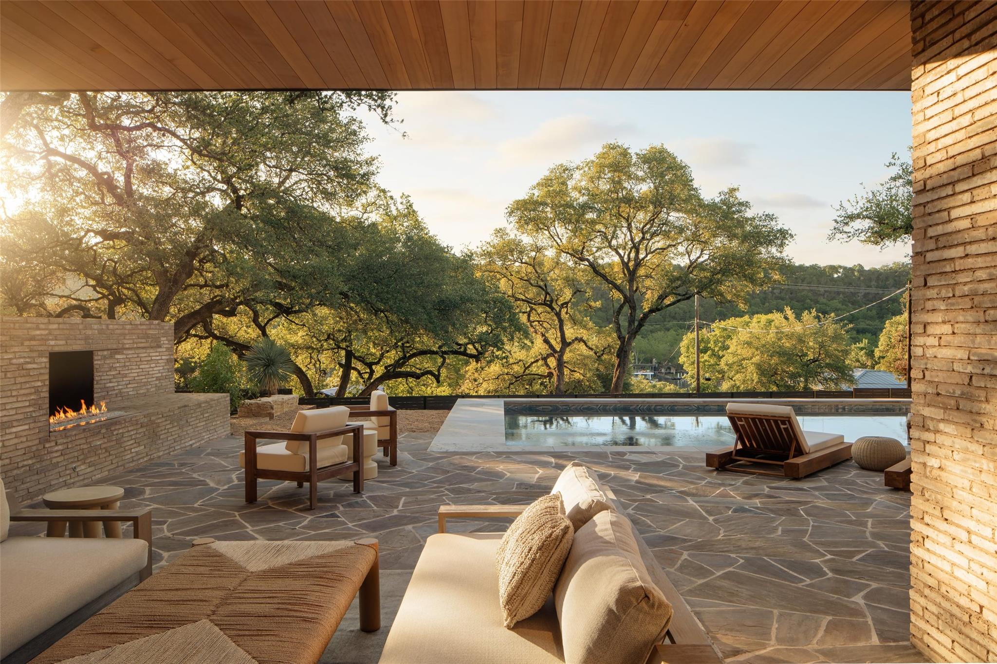 7001 Oak Shores Dr, Austin, TX 78730