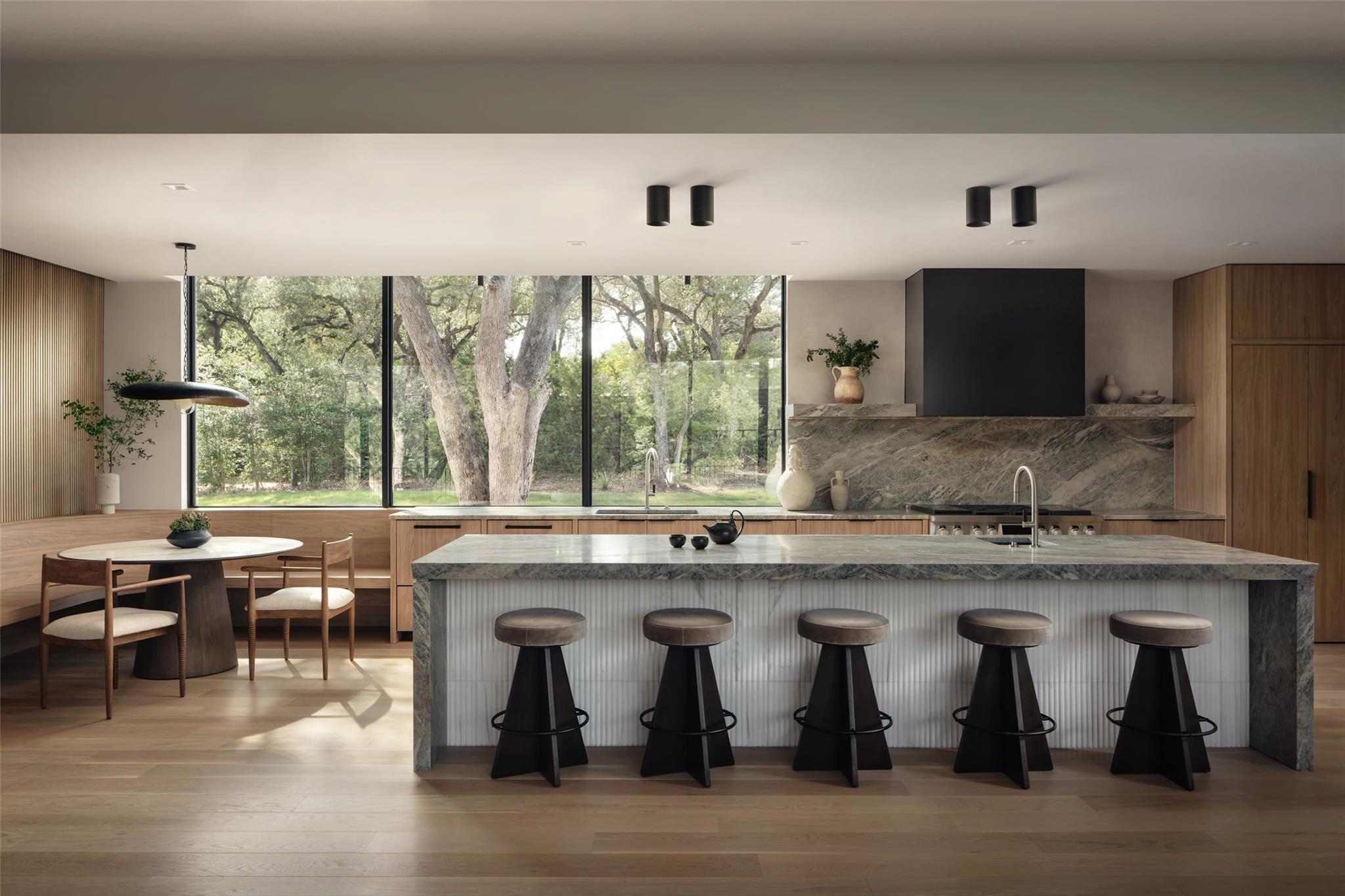 7001 Oak Shores Dr, Austin, TX 78730