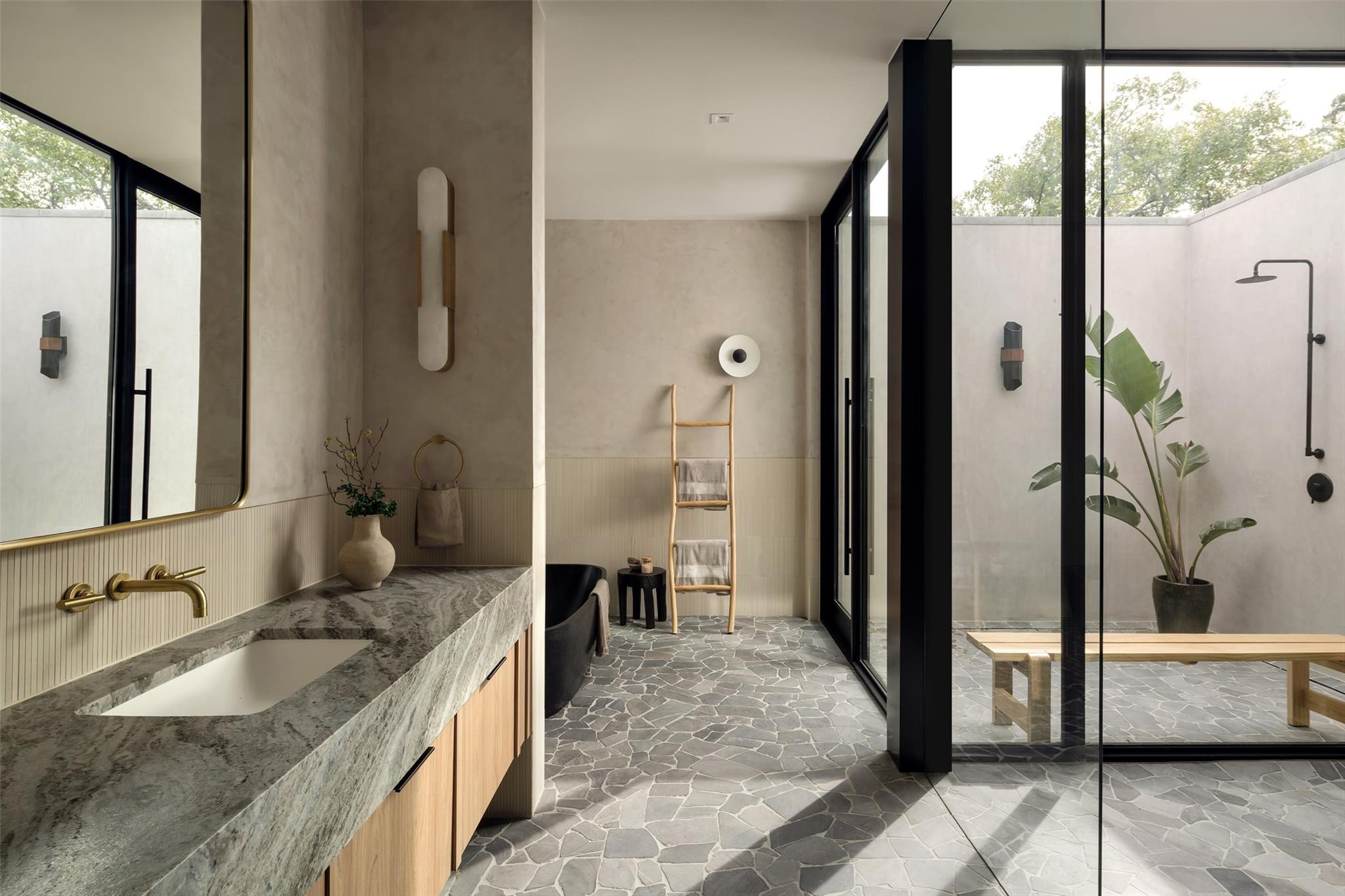 7001 Oak Shores Dr, Austin, TX 78730