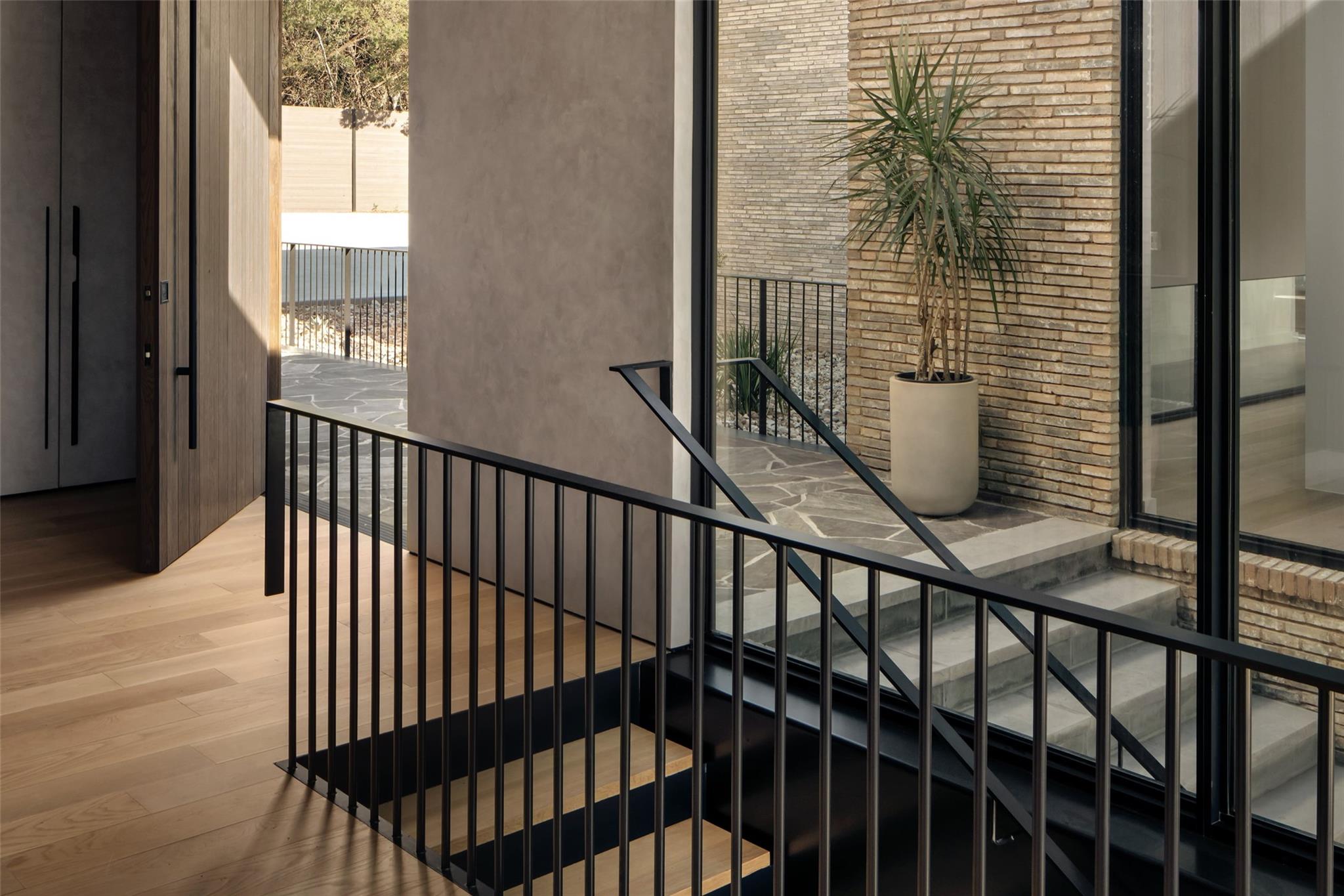 7001 Oak Shores Dr, Austin, TX 78730