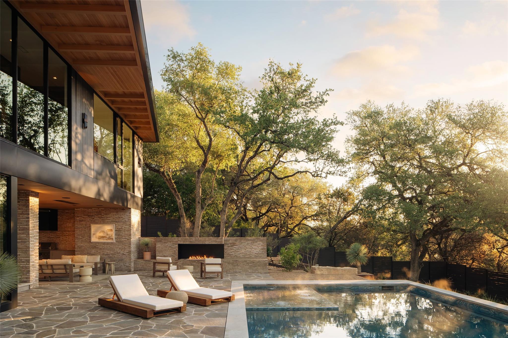 7001 Oak Shores Dr, Austin, TX 78730