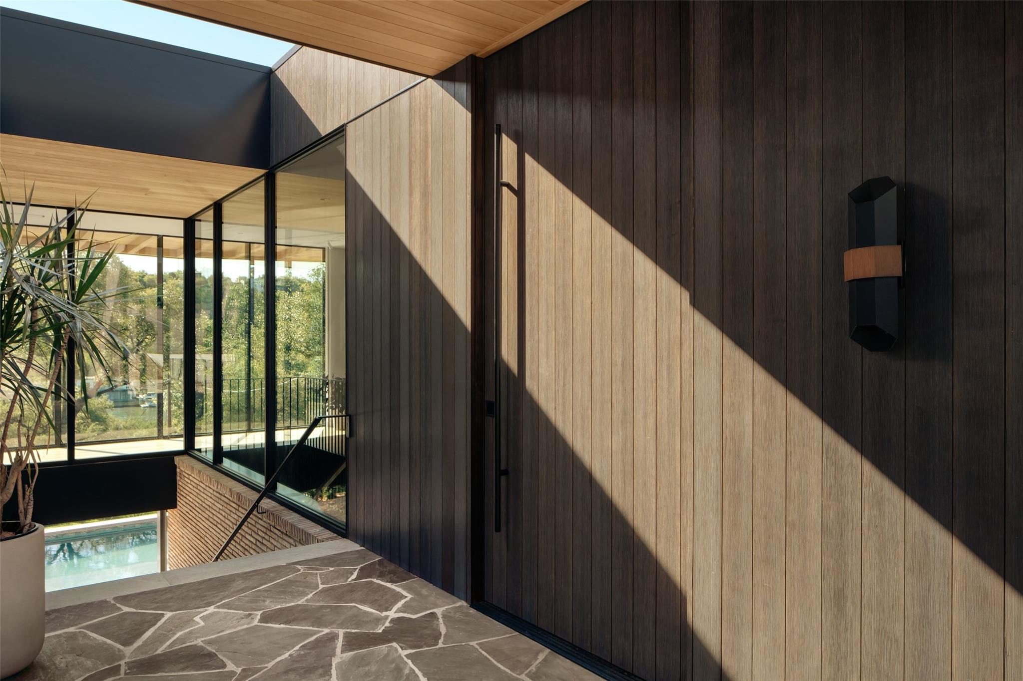 7001 Oak Shores Dr, Austin, TX 78730