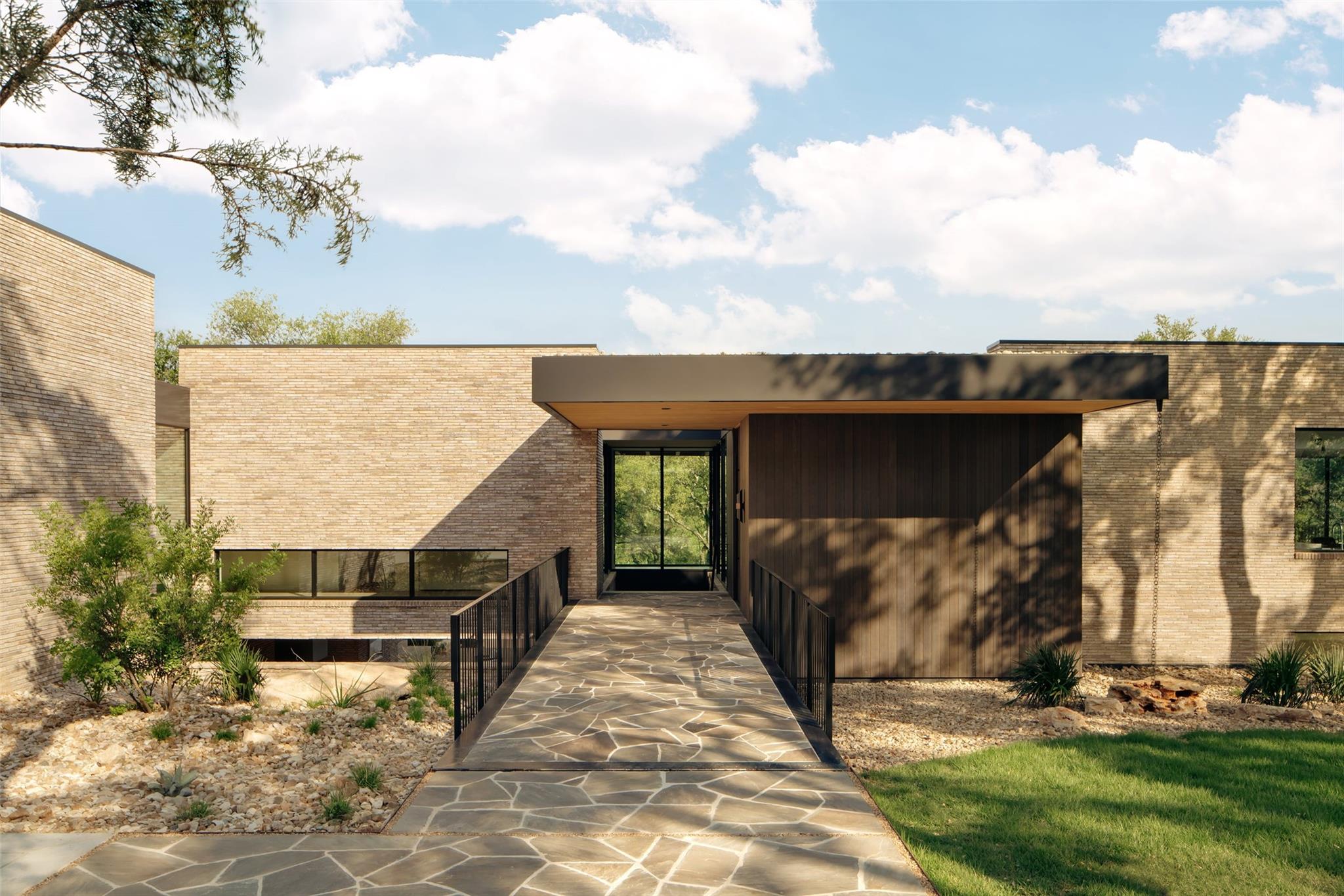 7001 Oak Shores Dr, Austin, TX 78730