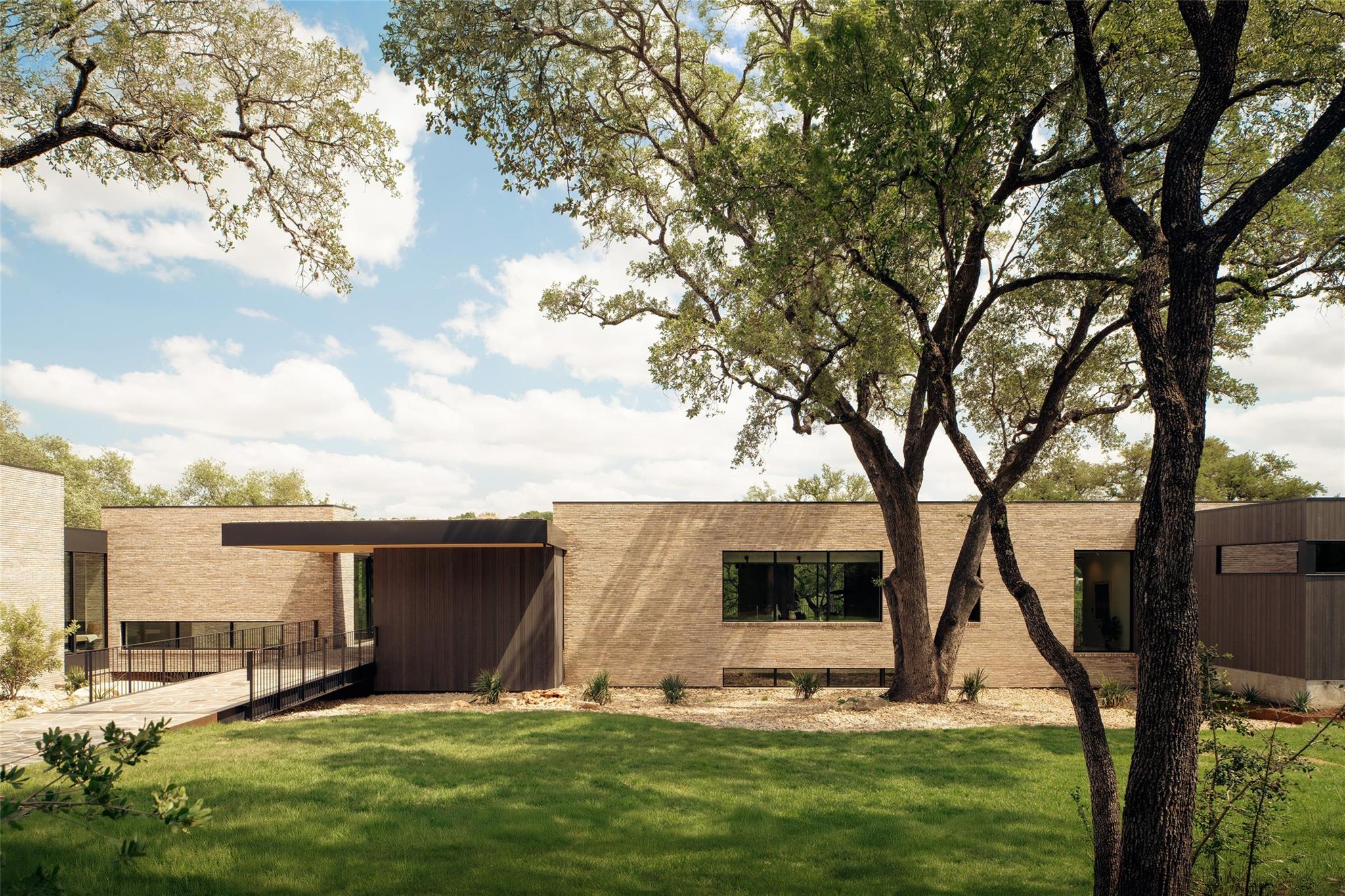 7001 Oak Shores Dr, Austin, TX 78730