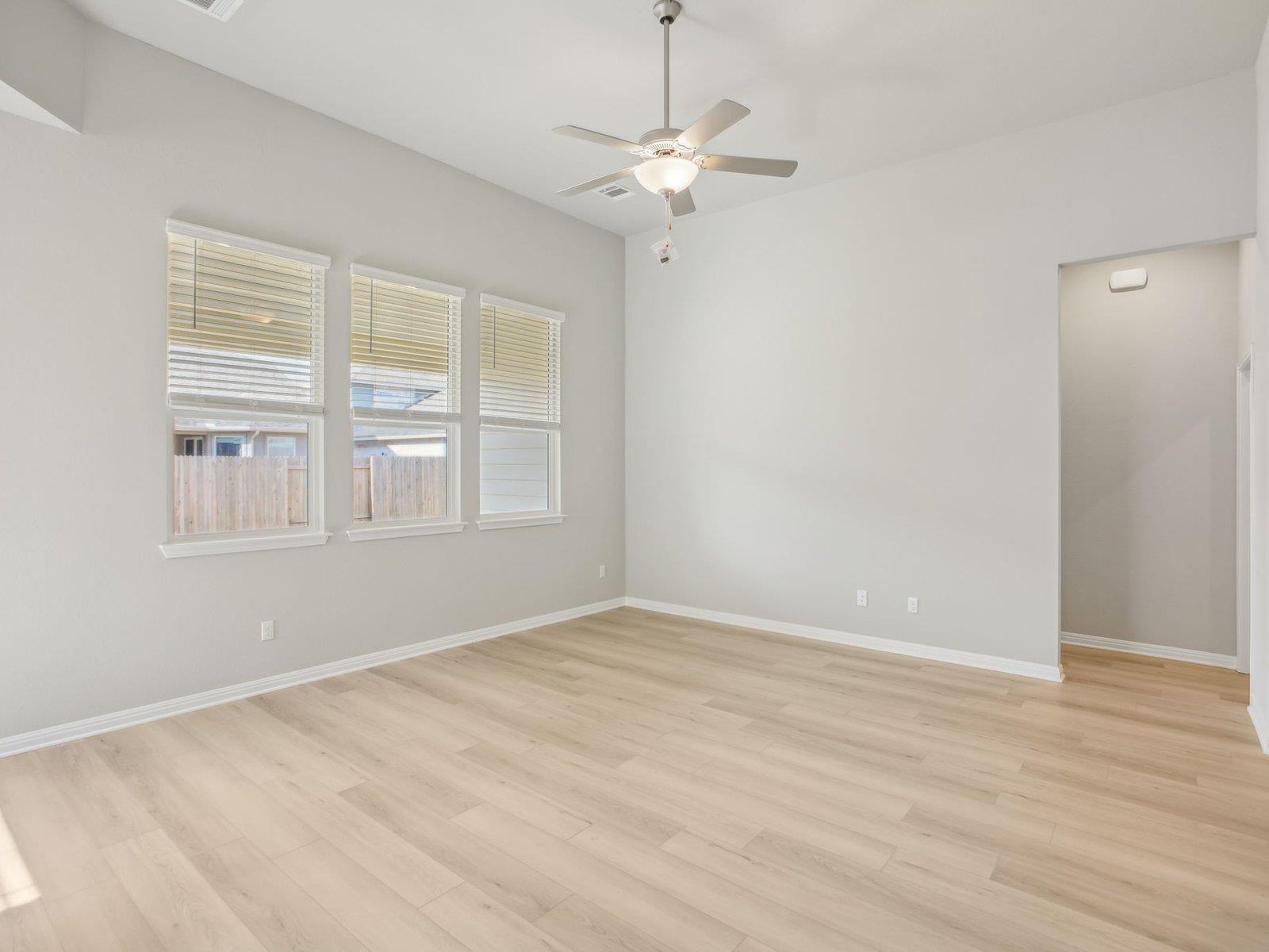 129 Pendleton Dr, Kyle, TX 78640