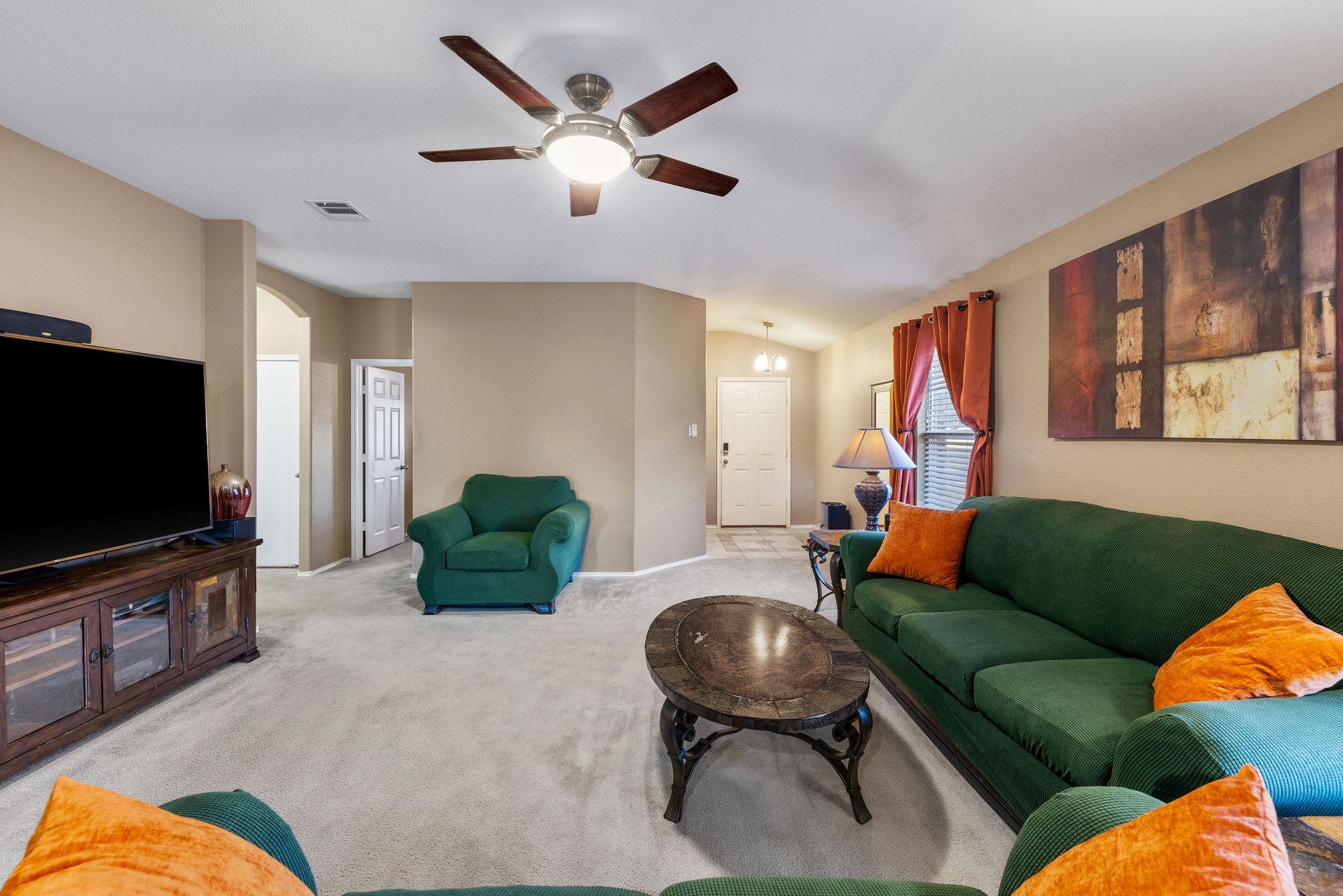 102 Camellia Dr, Hutto, TX 78634