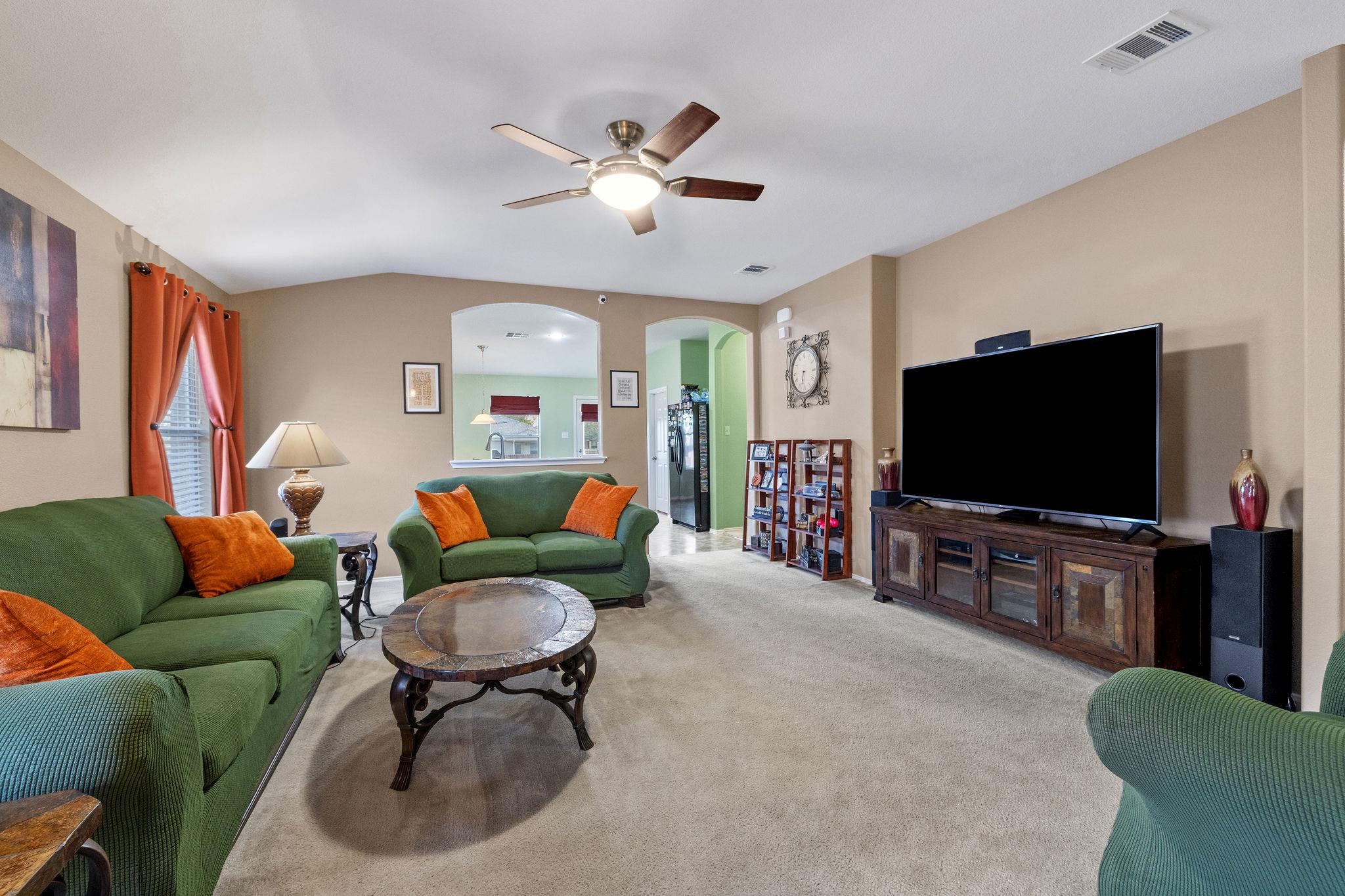 102 Camellia Dr, Hutto, TX 78634