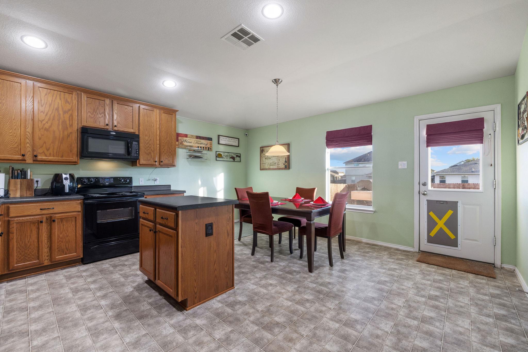 102 Camellia Dr, Hutto, TX 78634