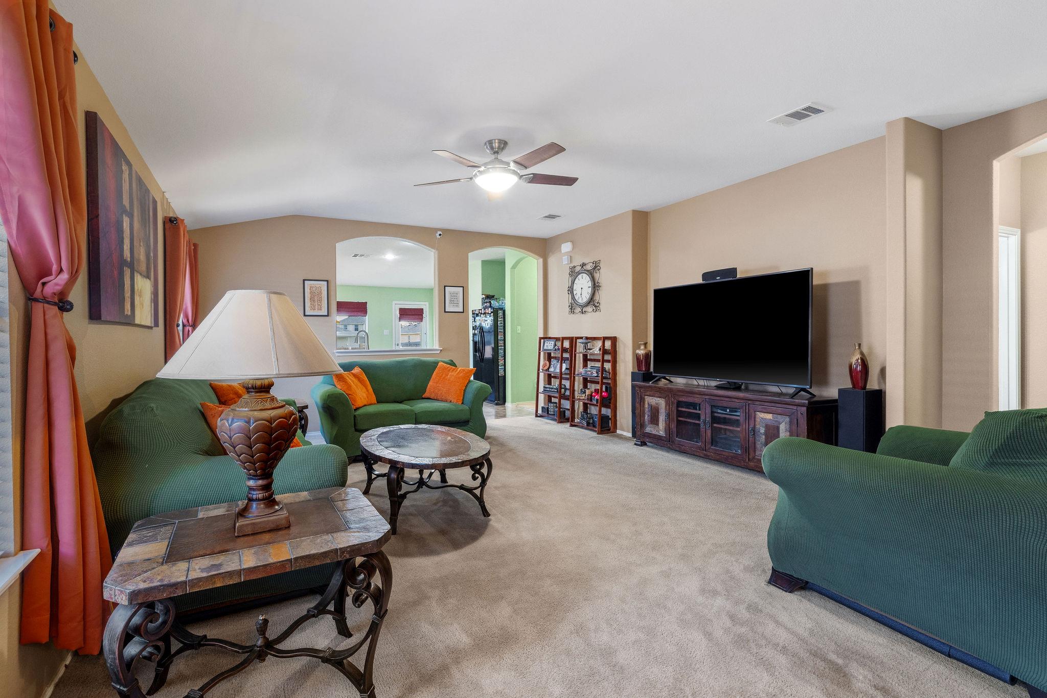 102 Camellia Dr, Hutto, TX 78634