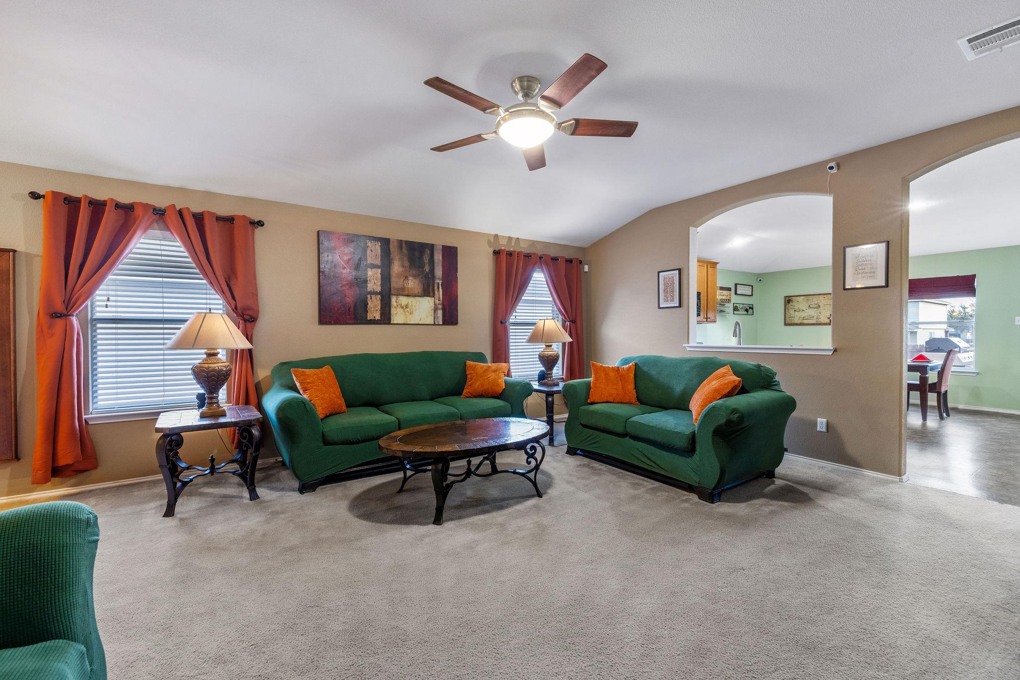 102 Camellia Dr, Hutto, TX 78634