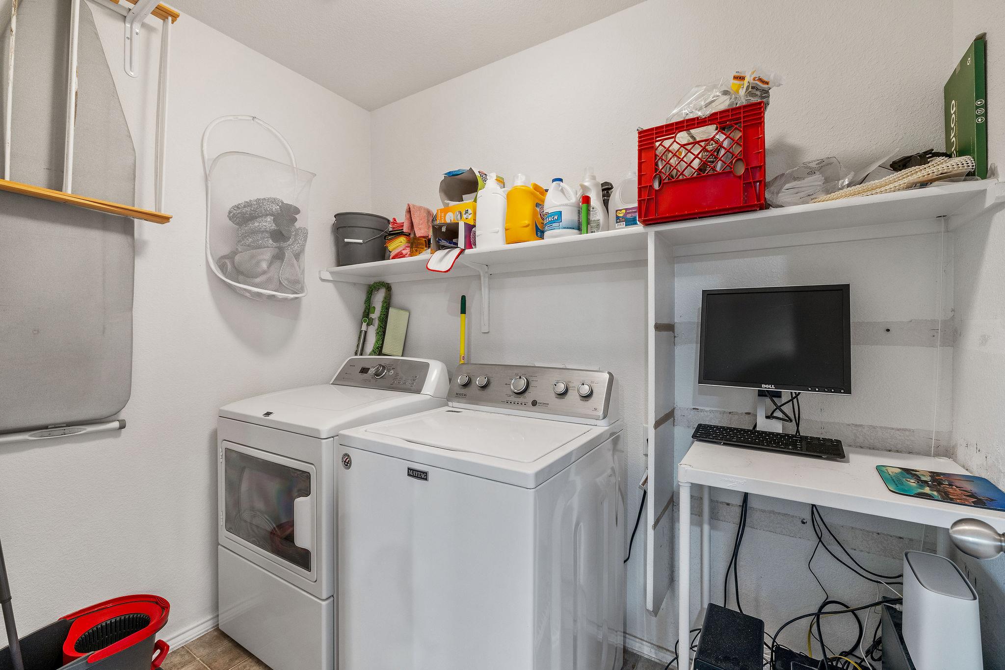 102 Camellia Dr, Hutto, TX 78634