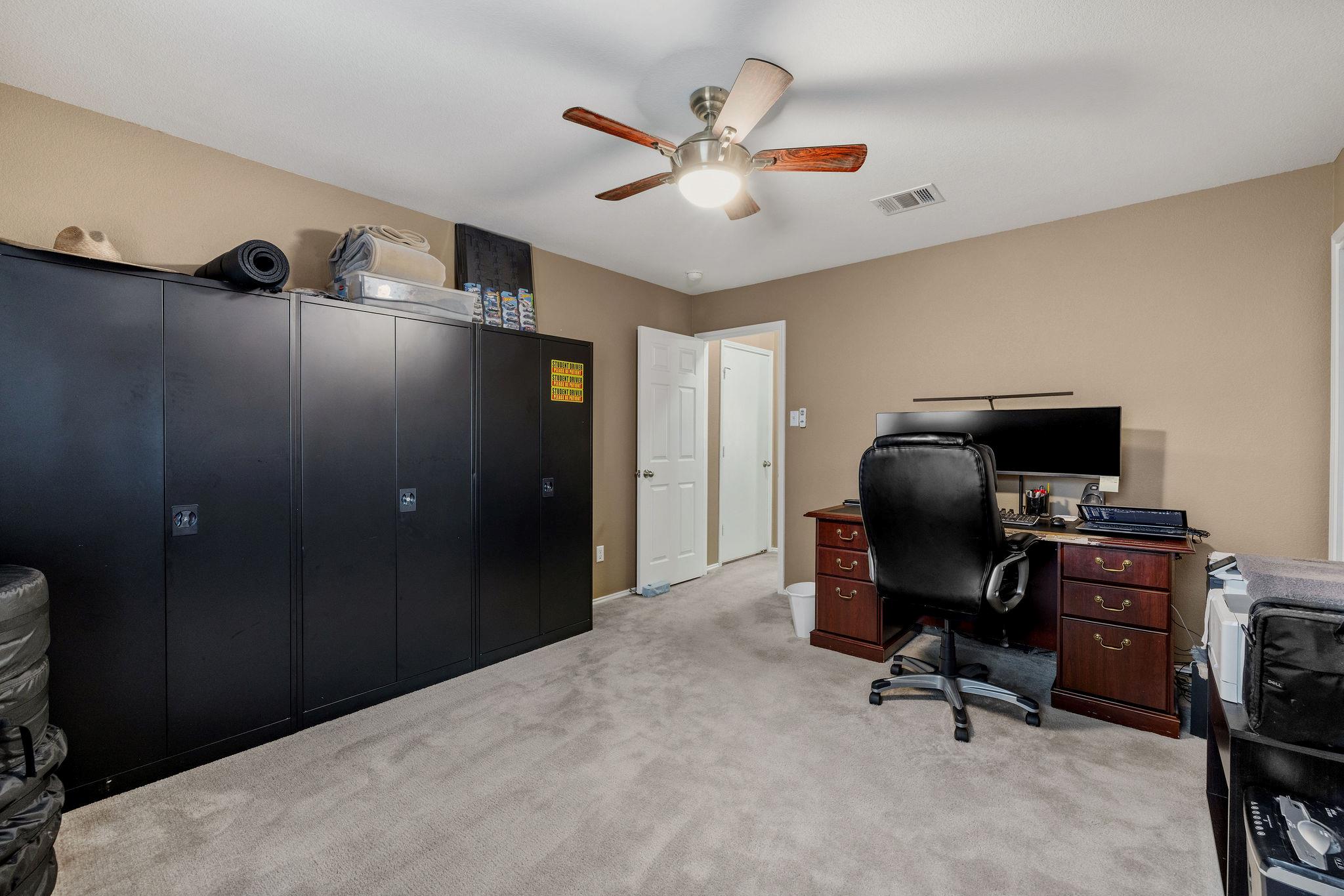 102 Camellia Dr, Hutto, TX 78634