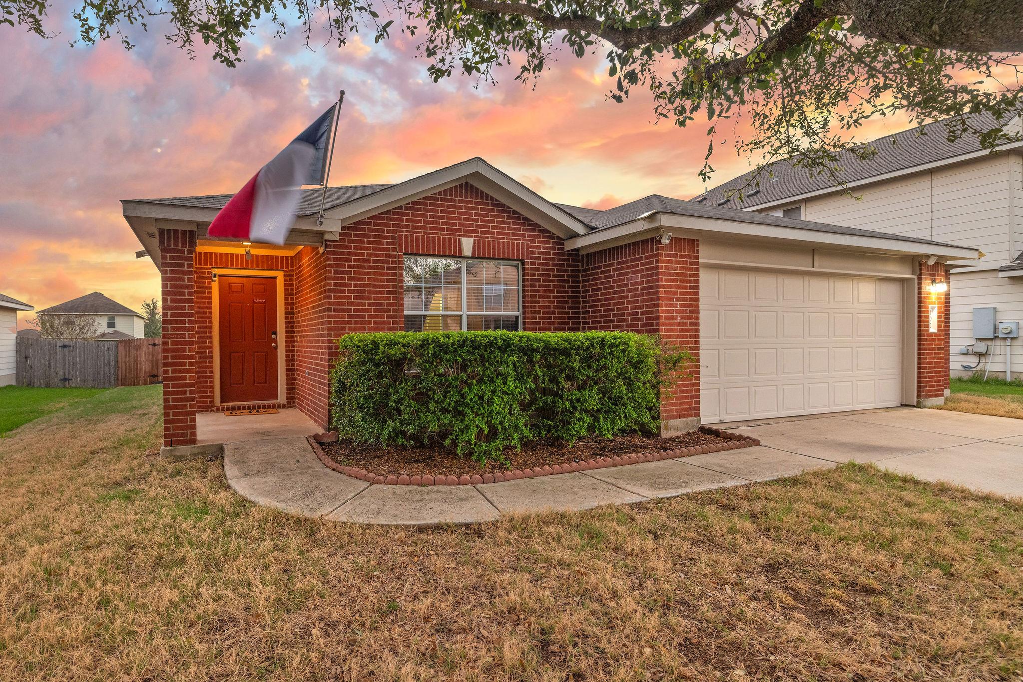 102 Camellia Dr, Hutto, TX 78634