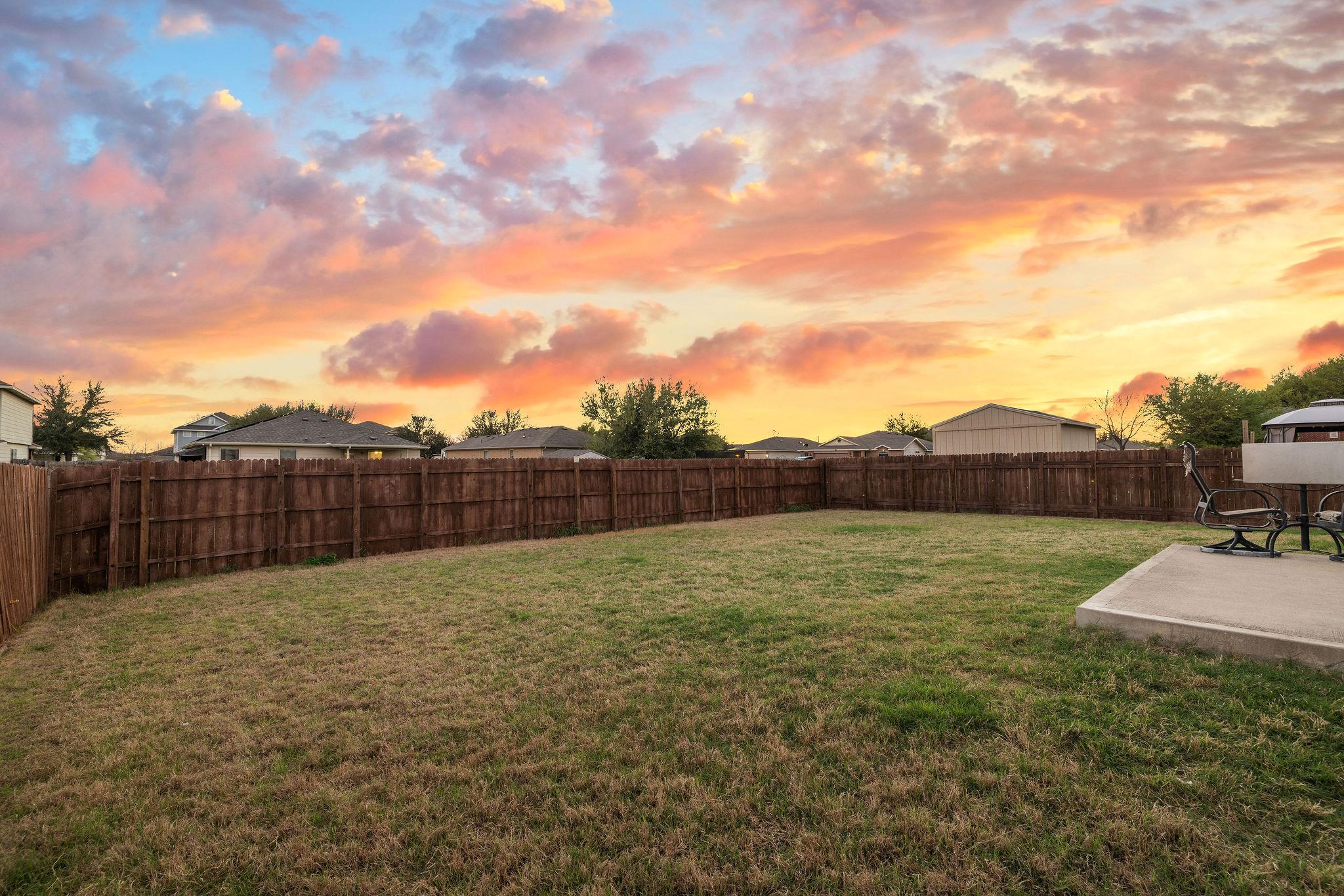 102 Camellia Dr, Hutto, TX 78634