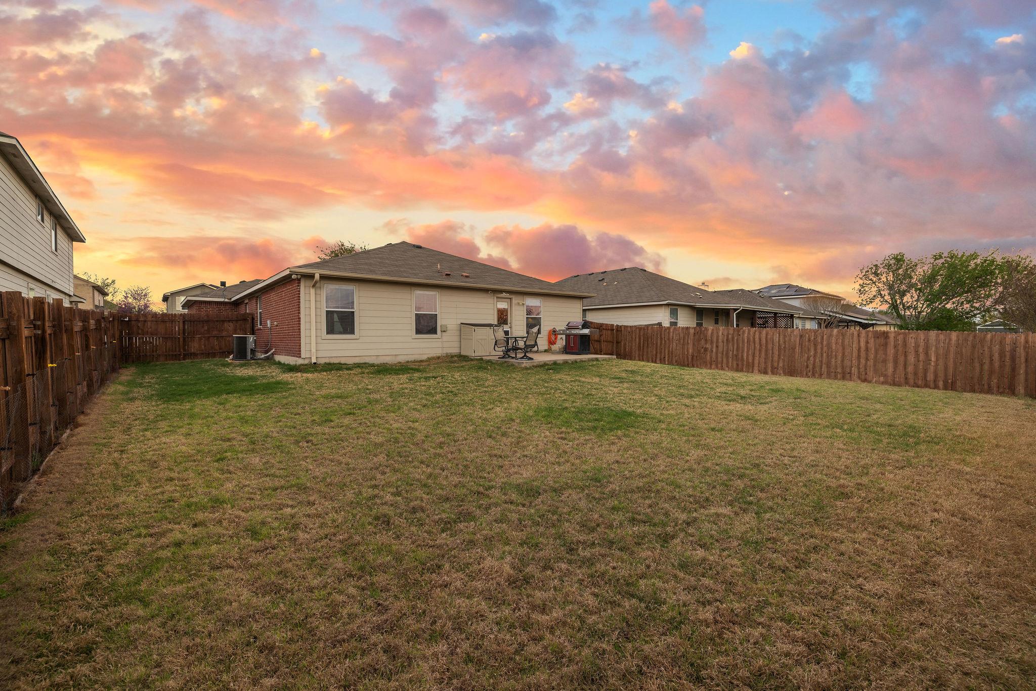 102 Camellia Dr, Hutto, TX 78634