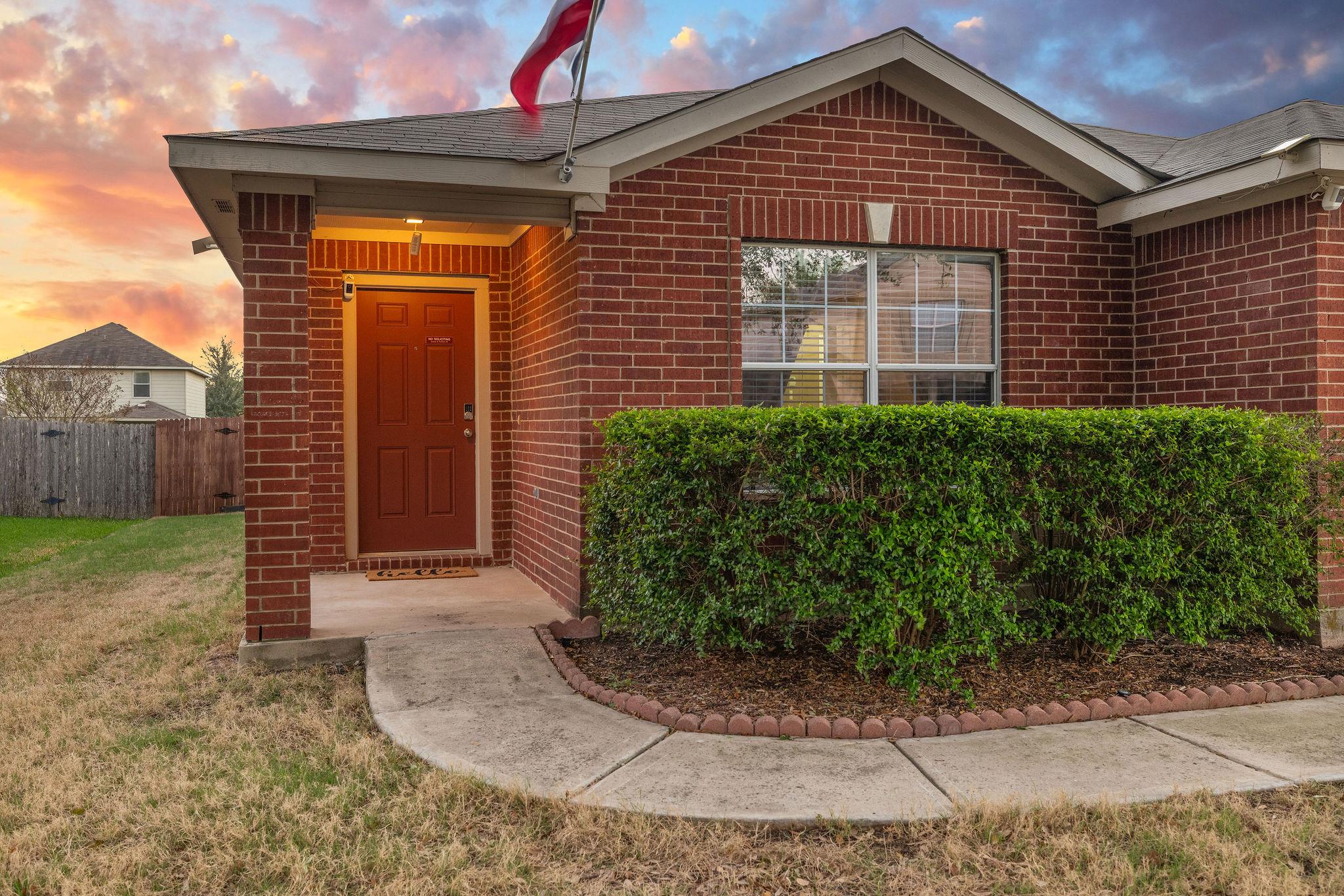 102 Camellia Dr, Hutto, TX 78634
