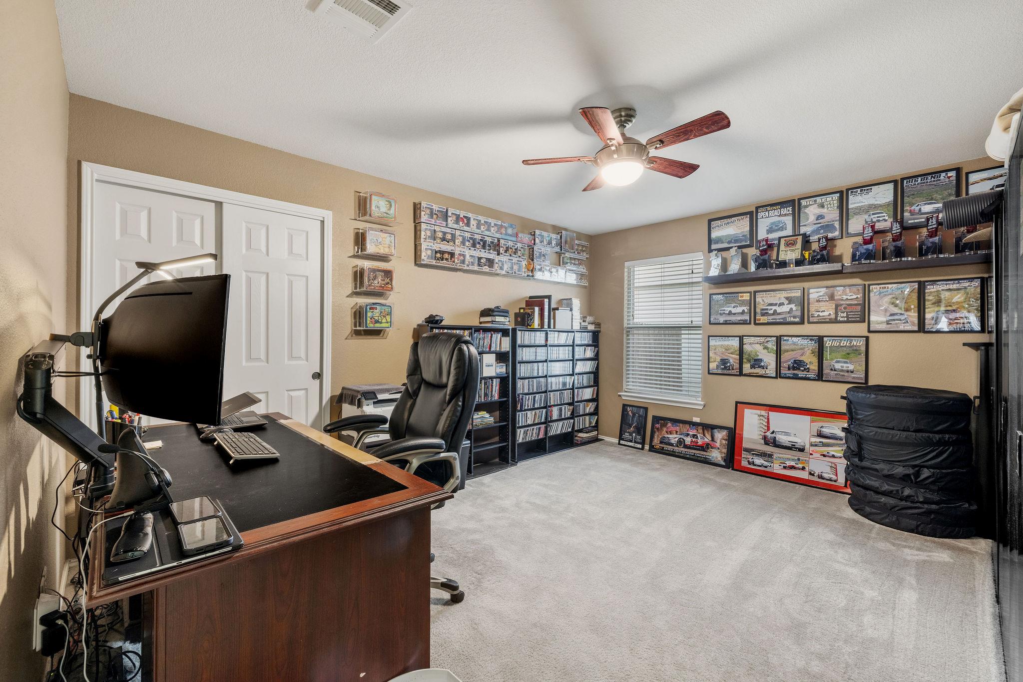 102 Camellia Dr, Hutto, TX 78634