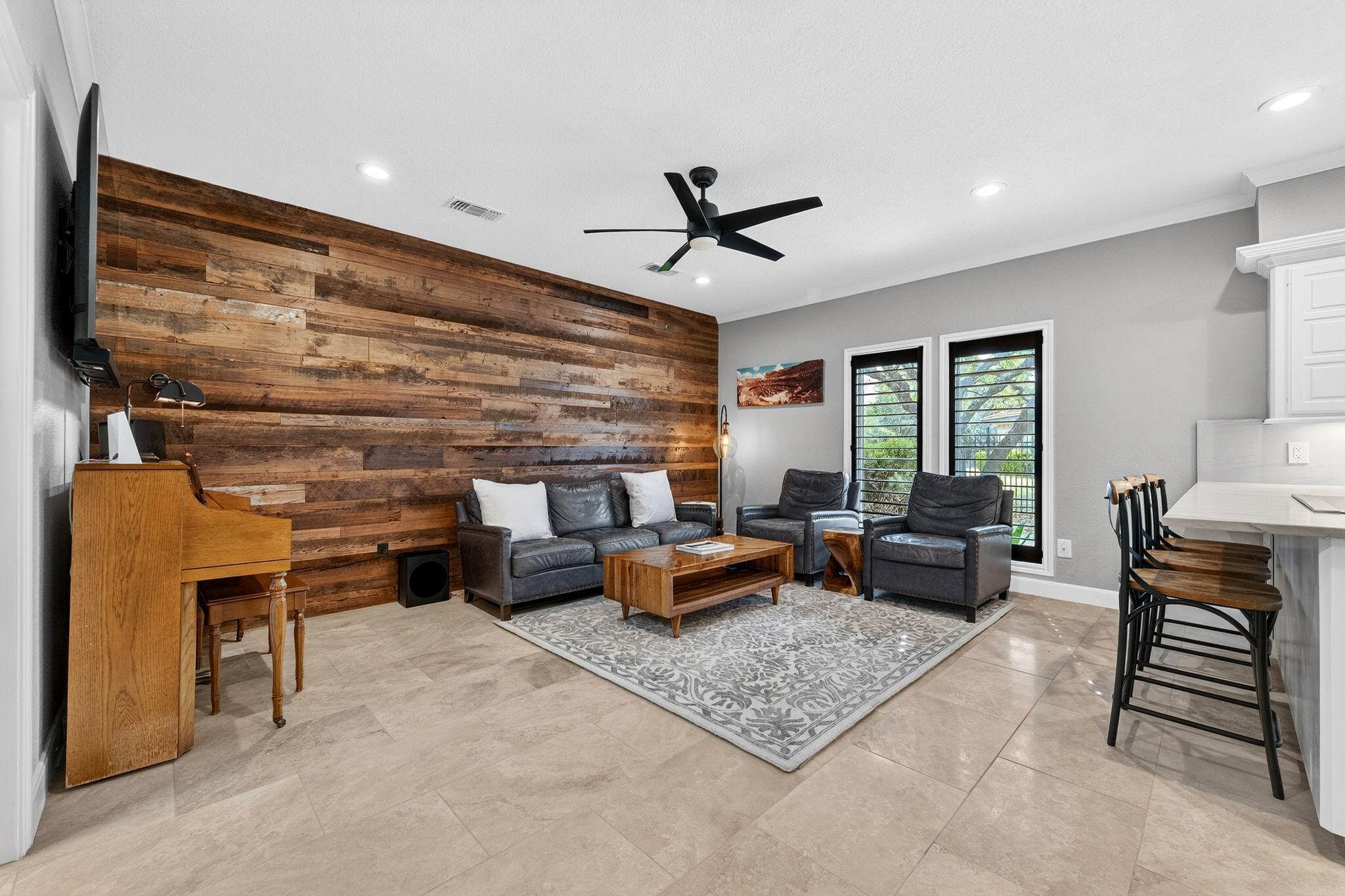 5 Leafdale Pt, The Hills, TX 78738