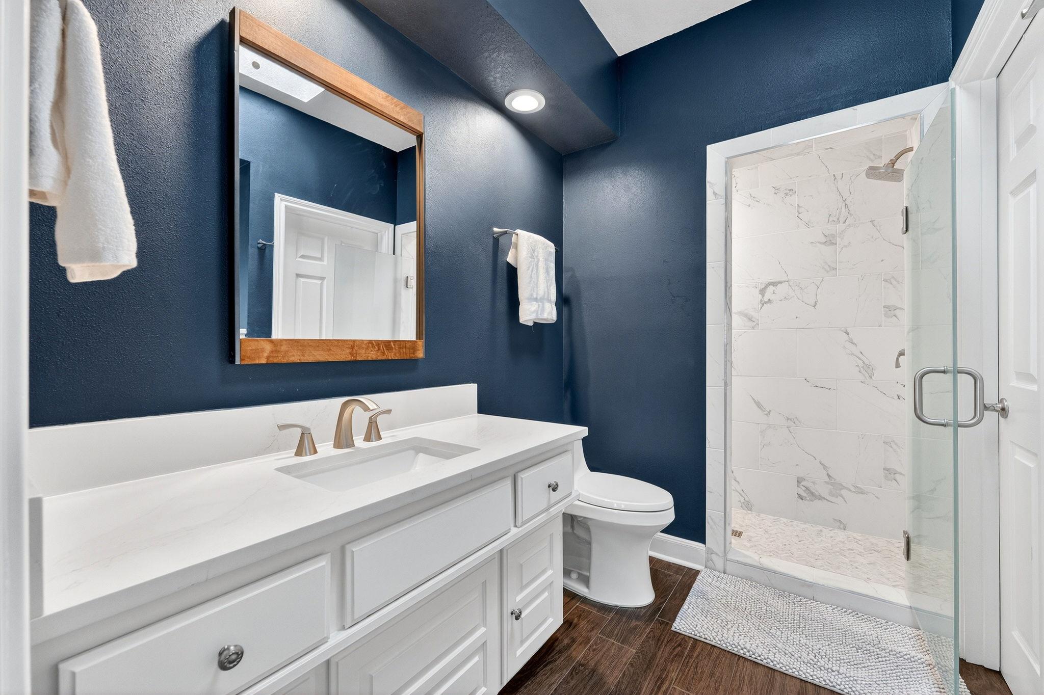 5 Leafdale Pt, The Hills, TX 78738