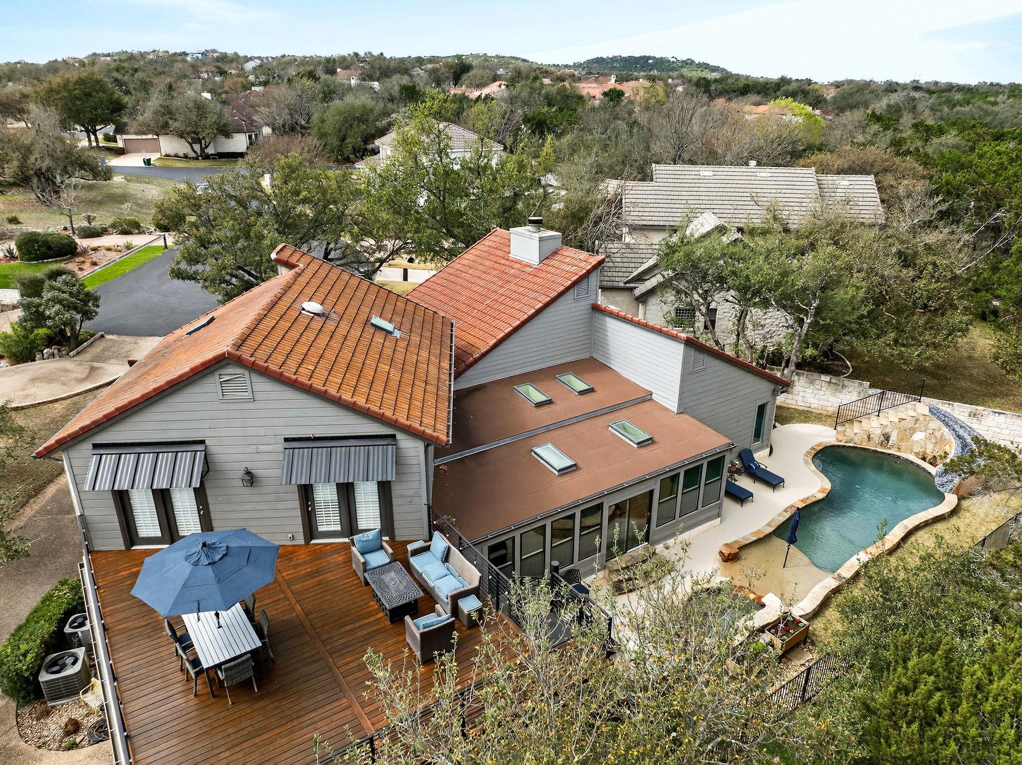 5 Leafdale Pt, The Hills, TX 78738