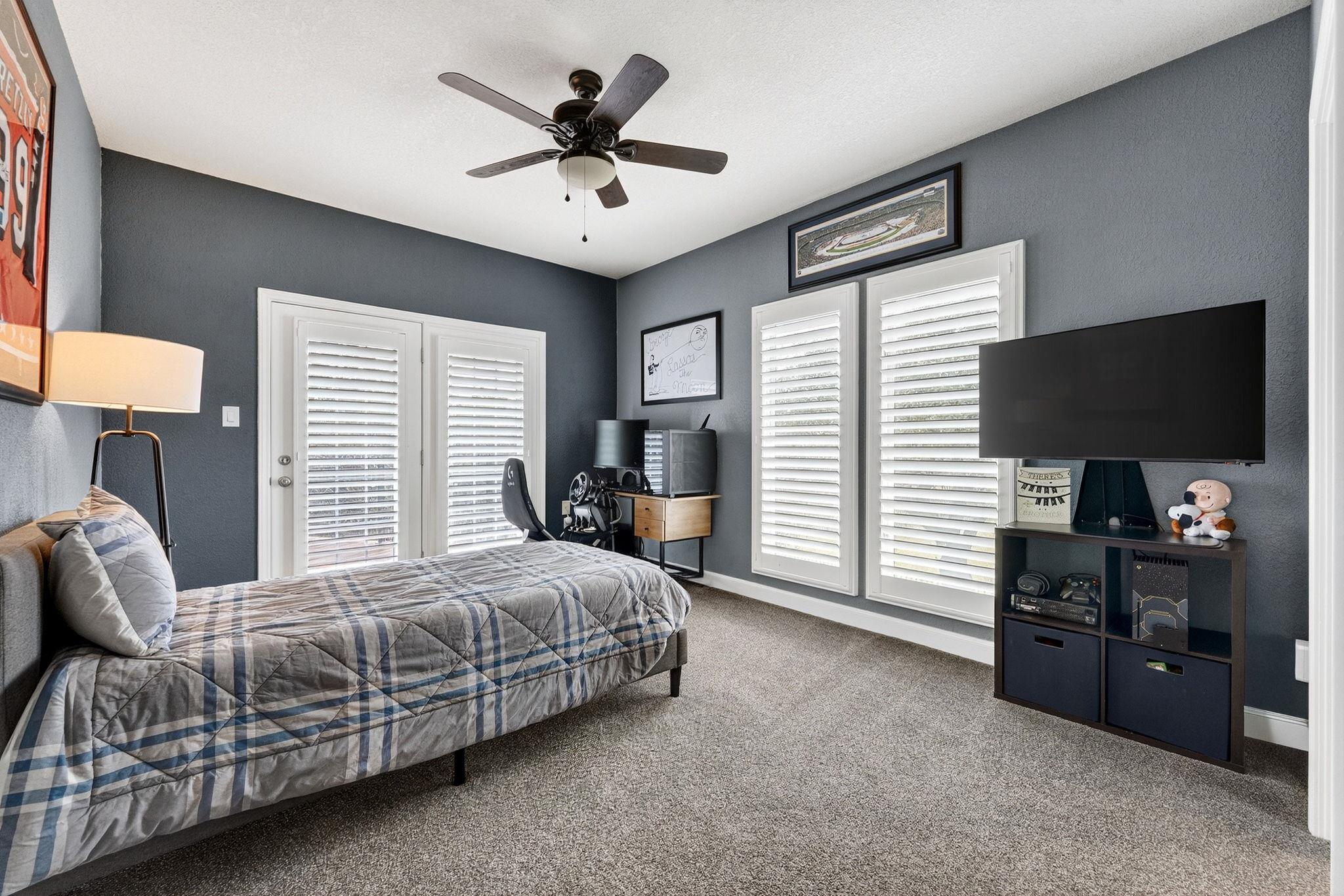 5 Leafdale Pt, The Hills, TX 78738