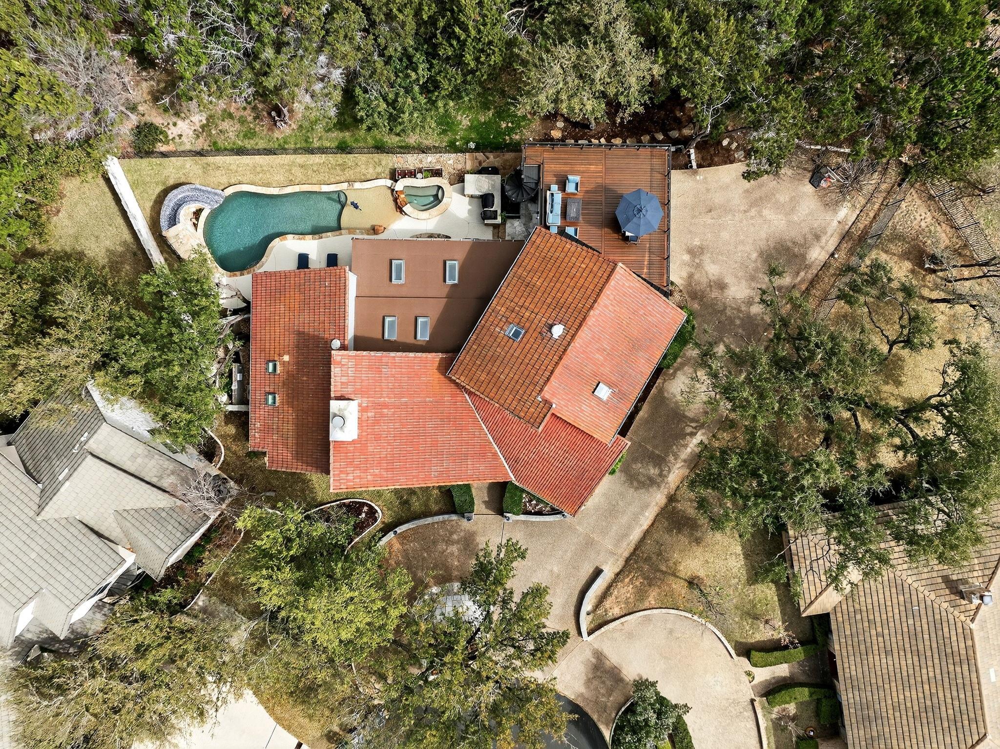 5 Leafdale Pt, The Hills, TX 78738