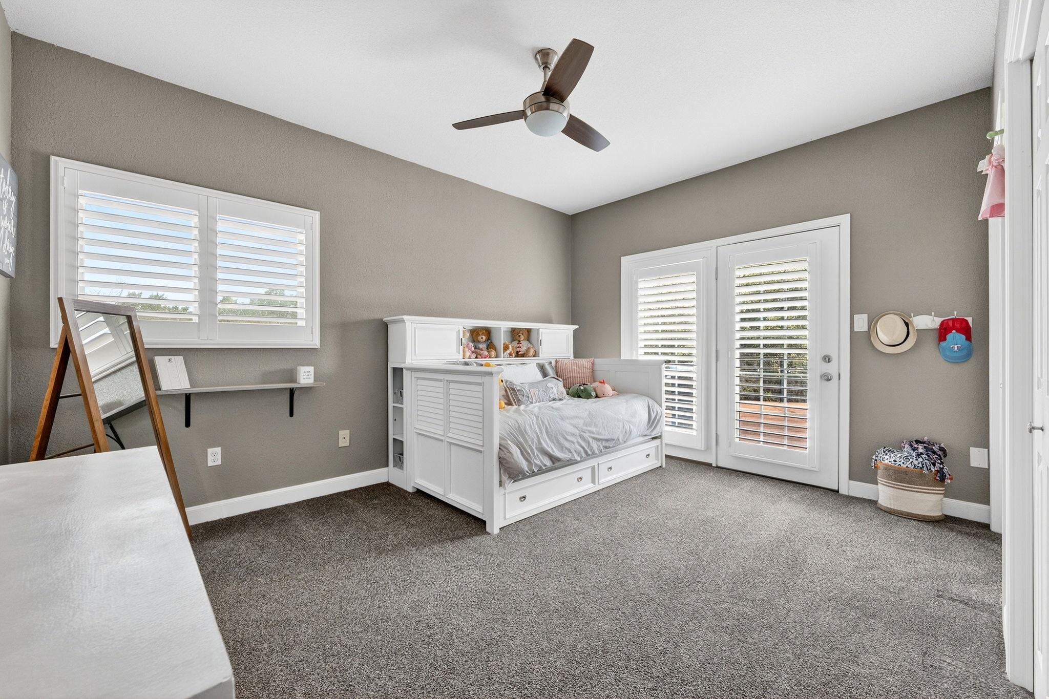 5 Leafdale Pt, The Hills, TX 78738