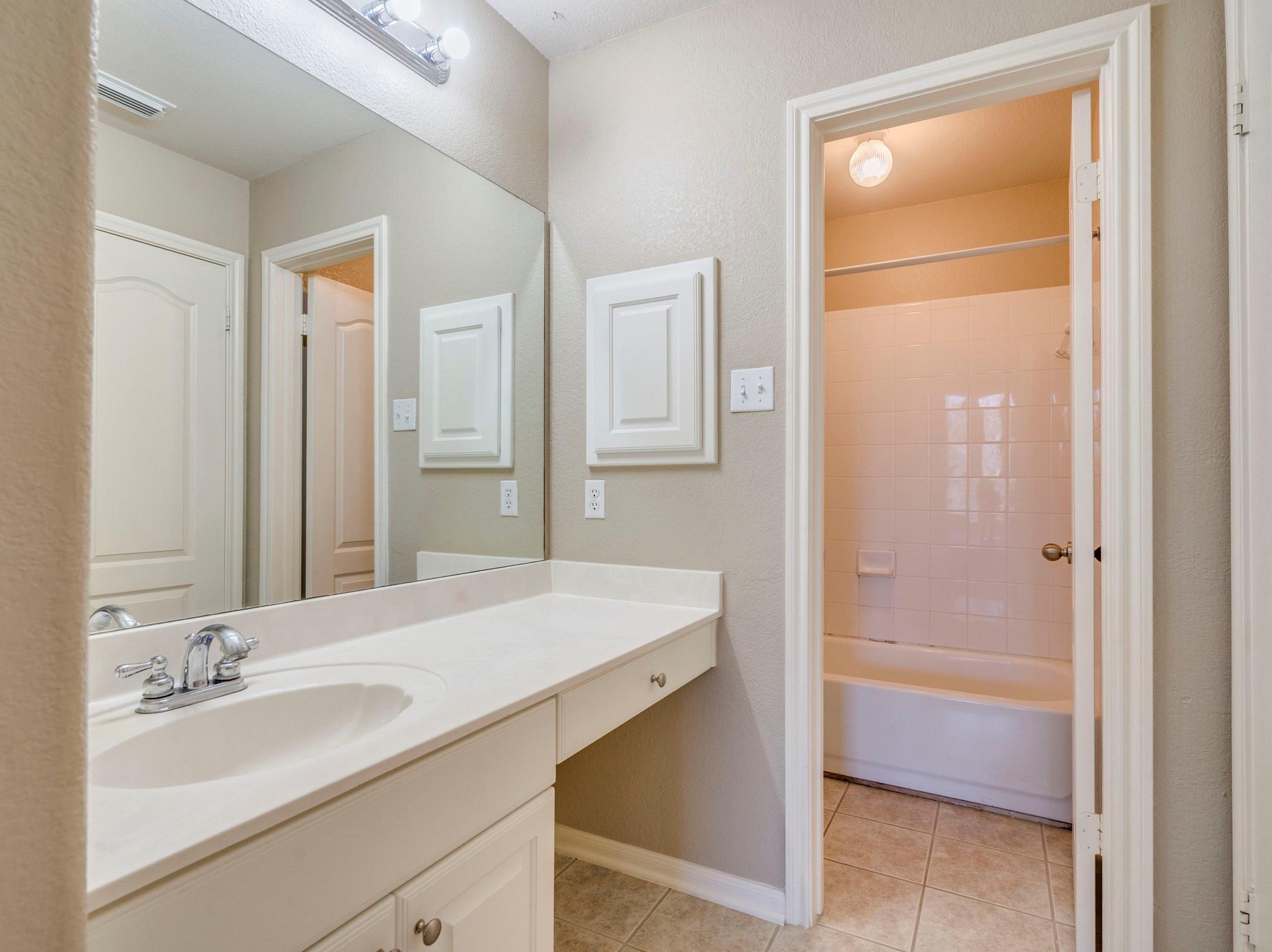 201 Abbott Dr, Austin, TX 78737