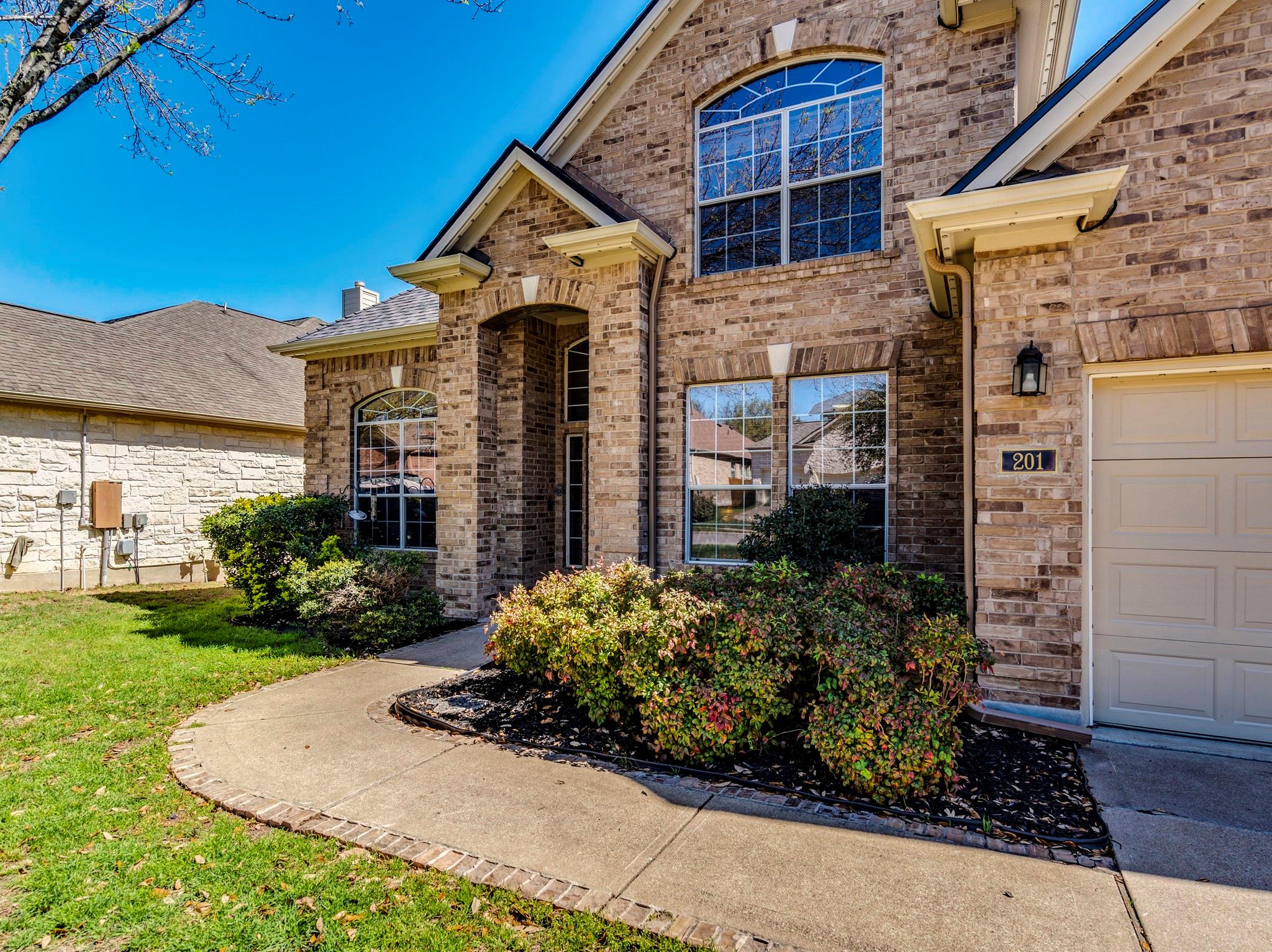 201 Abbott Dr, Austin, TX 78737