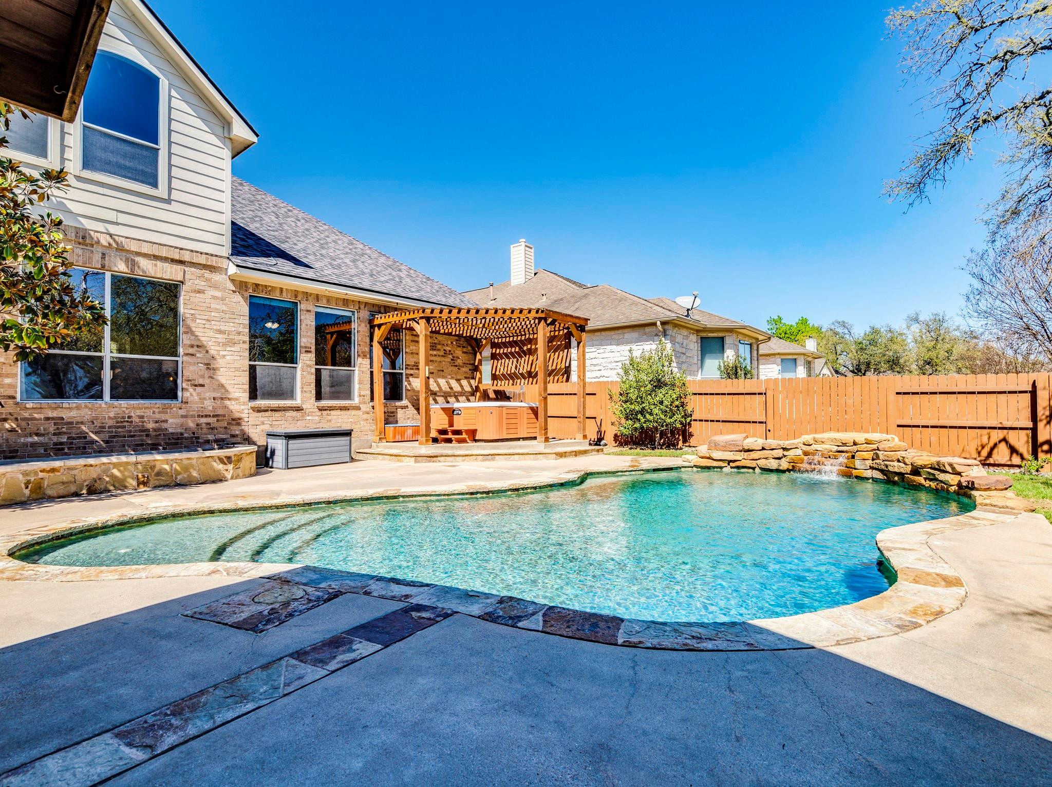 201 Abbott Dr, Austin, TX 78737