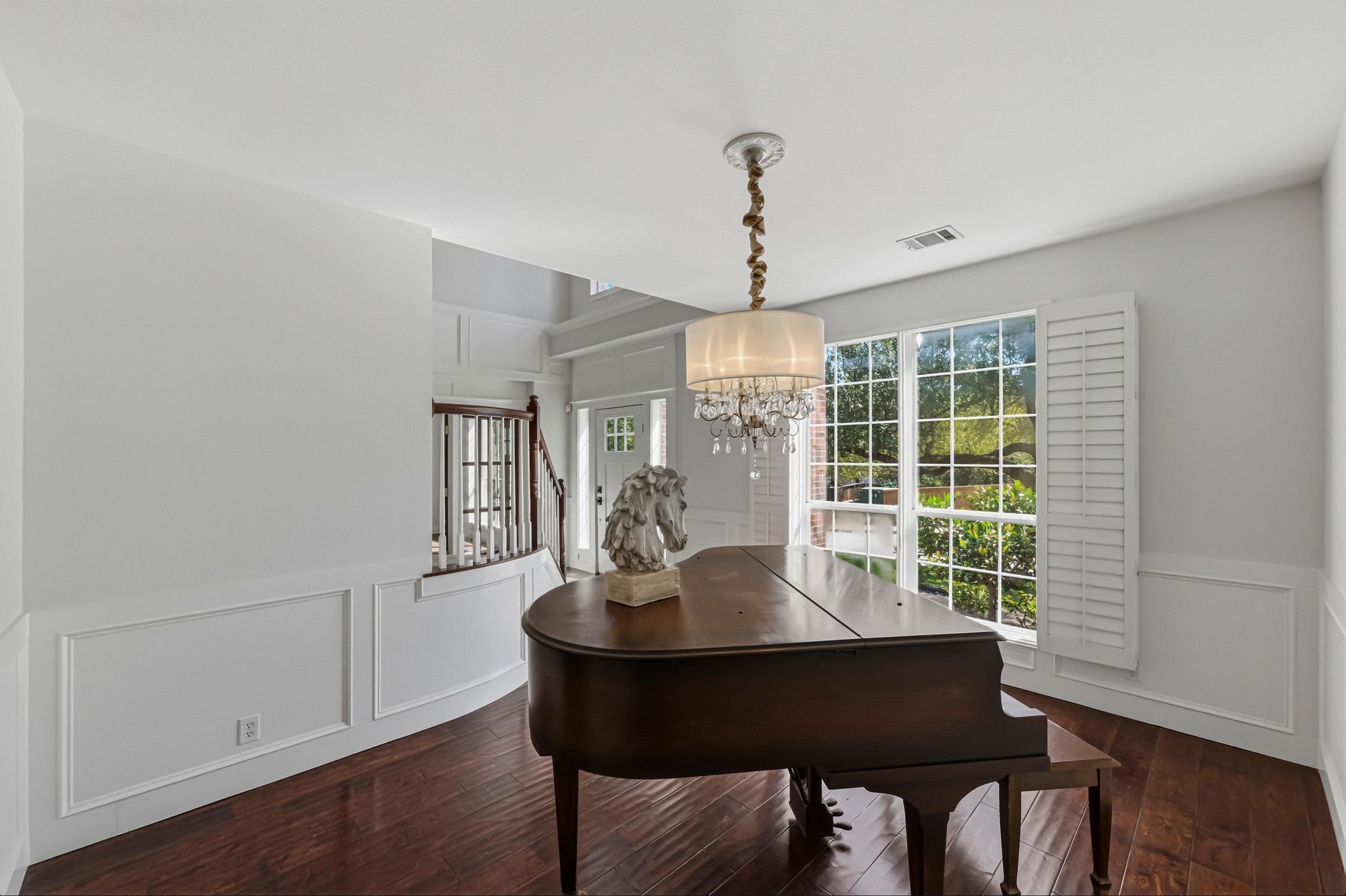 11916 LOOMIS Dr, Austin, TX 78738