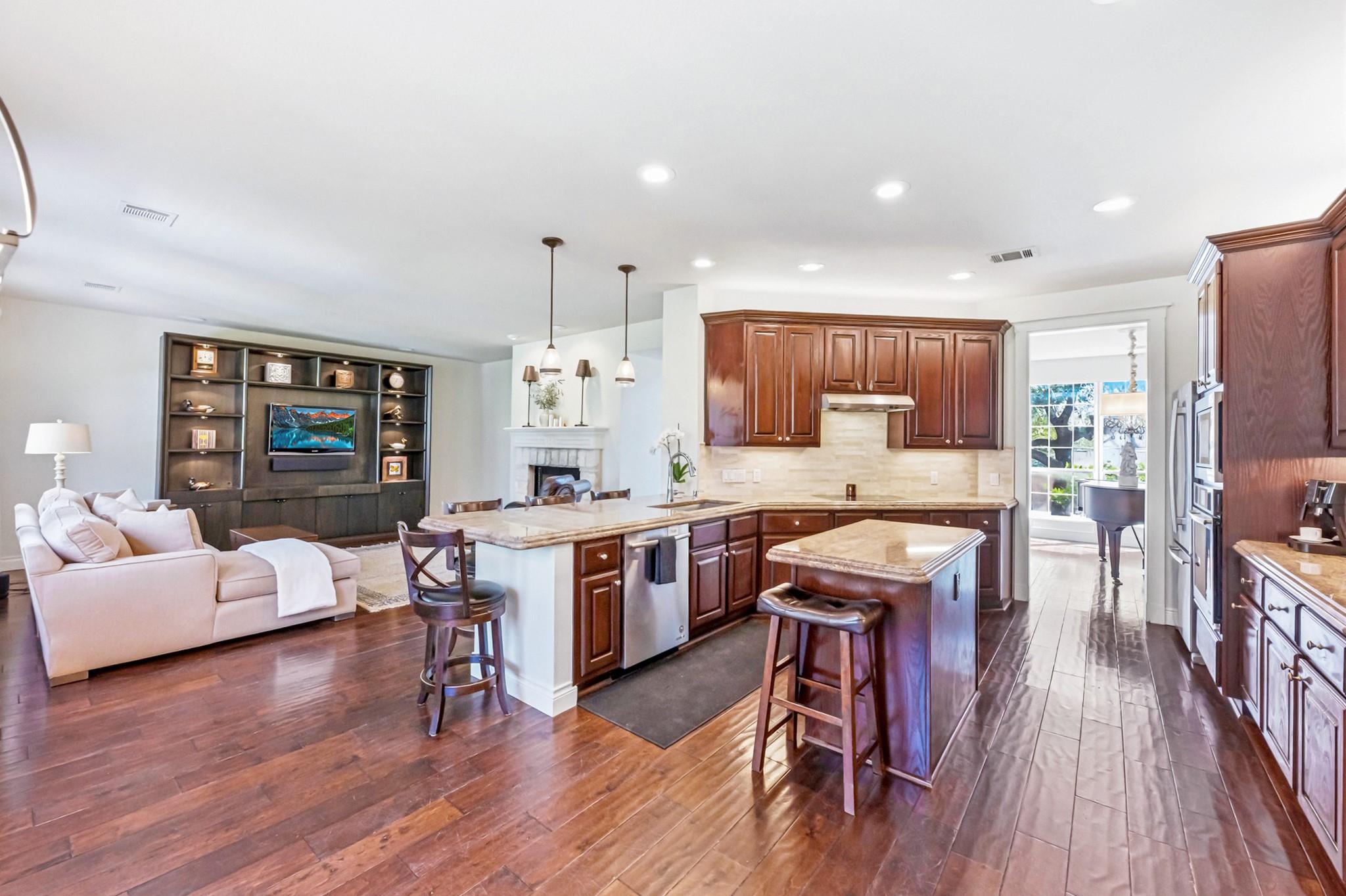 11916 LOOMIS Dr, Austin, TX 78738