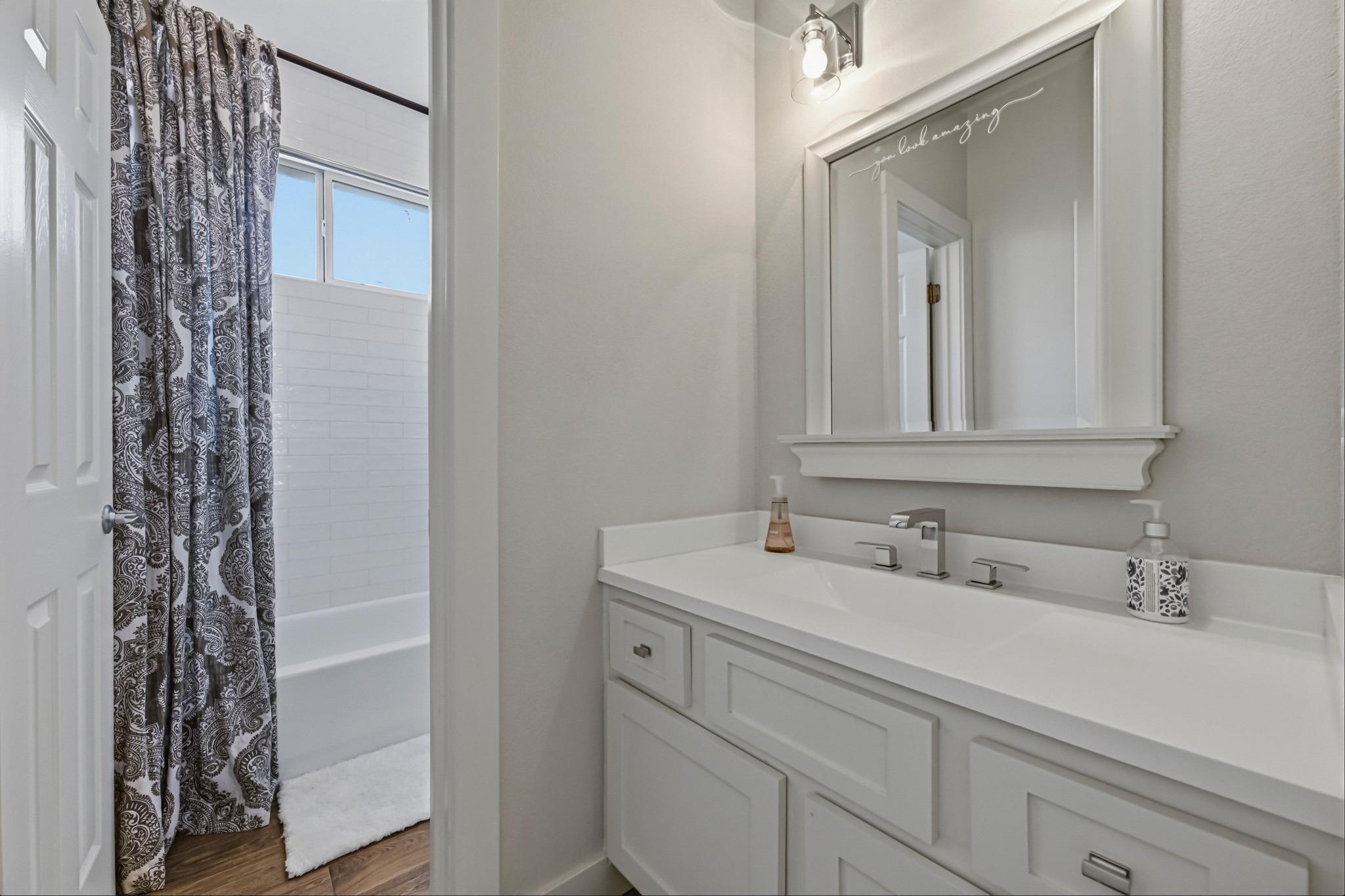 11916 LOOMIS Dr, Austin, TX 78738