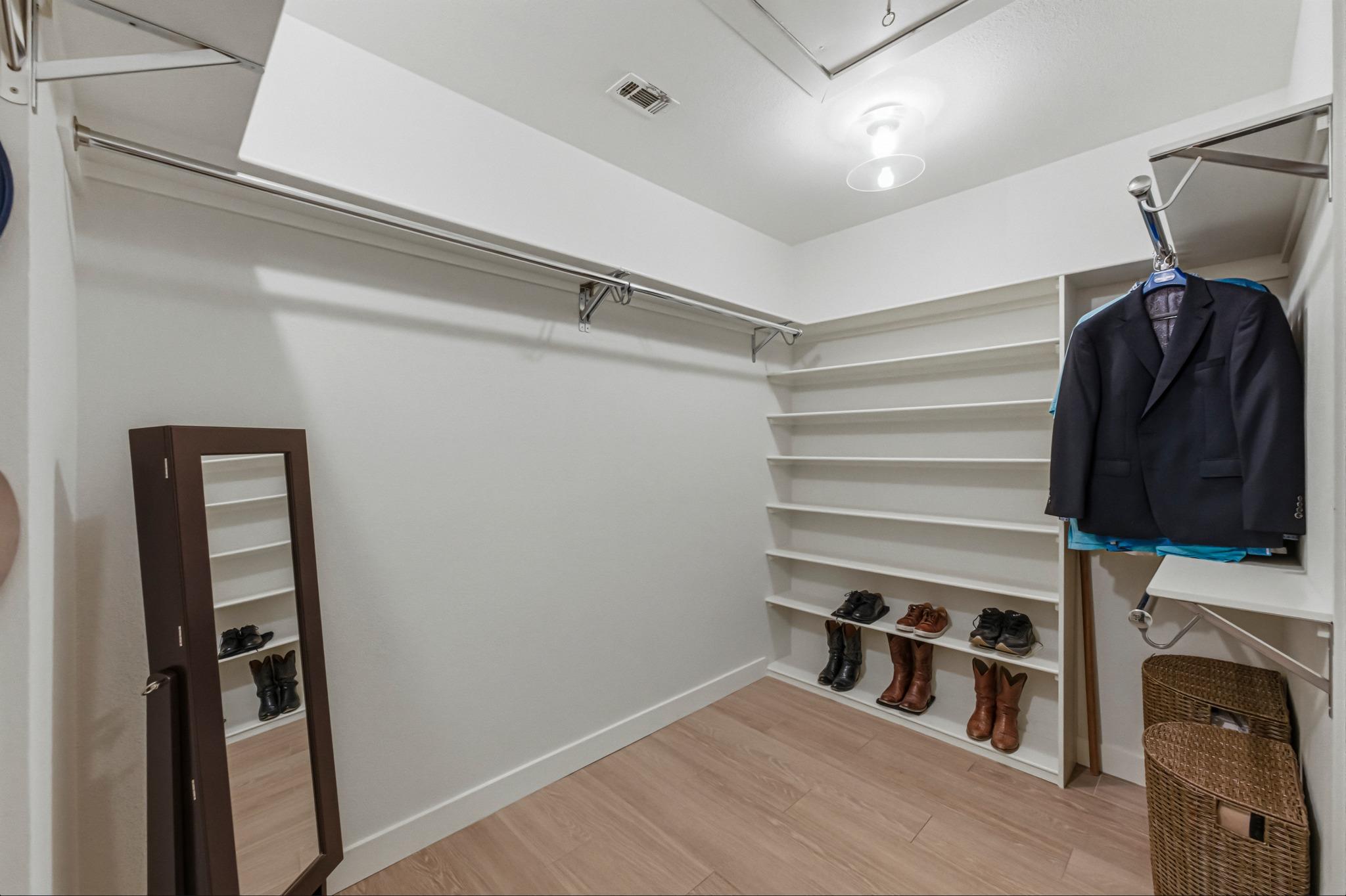 11916 LOOMIS Dr, Austin, TX 78738