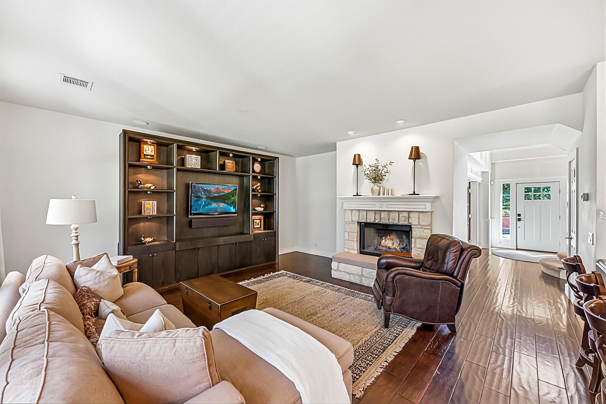 11916 LOOMIS Dr, Austin, TX 78738