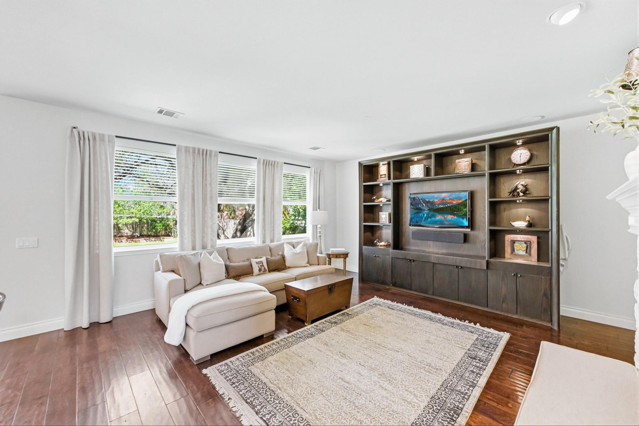 11916 LOOMIS Dr, Austin, TX 78738