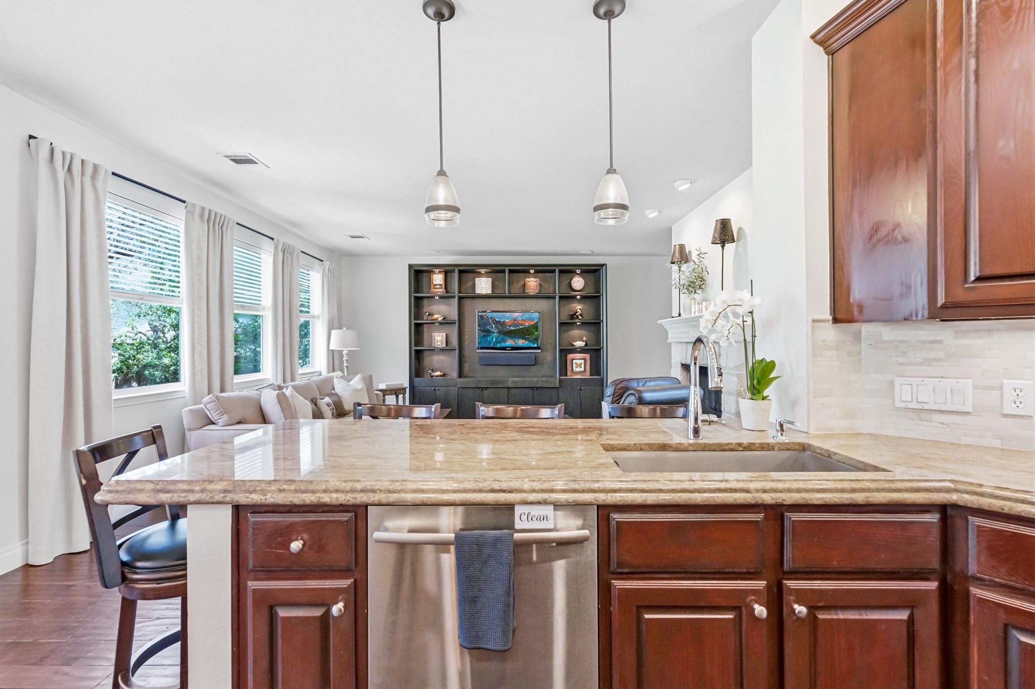 11916 LOOMIS Dr, Austin, TX 78738