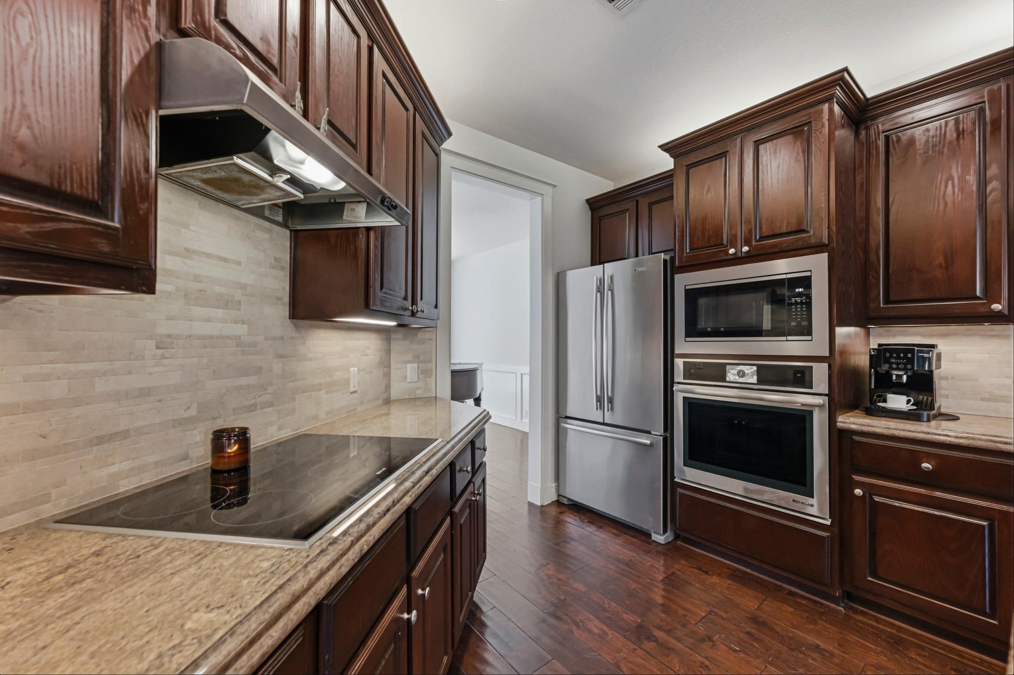 11916 LOOMIS Dr, Austin, TX 78738